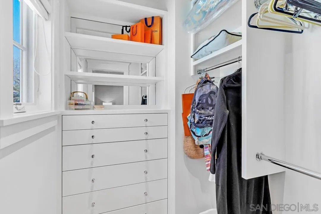 Coronado, California 92118, United States, 5 Bedrooms Bedrooms, ,5 BathroomsBathrooms,Residential,Pending,88080