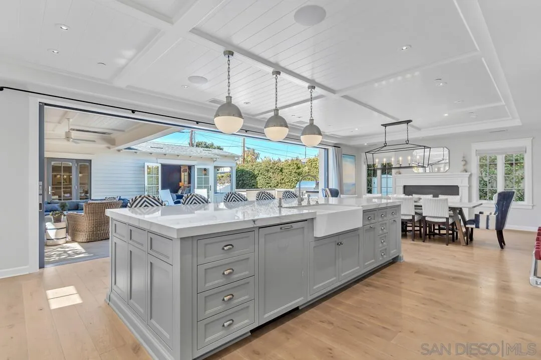 Coronado, California 92118, United States, 5 Bedrooms Bedrooms, ,5 BathroomsBathrooms,Residential,Pending,88080