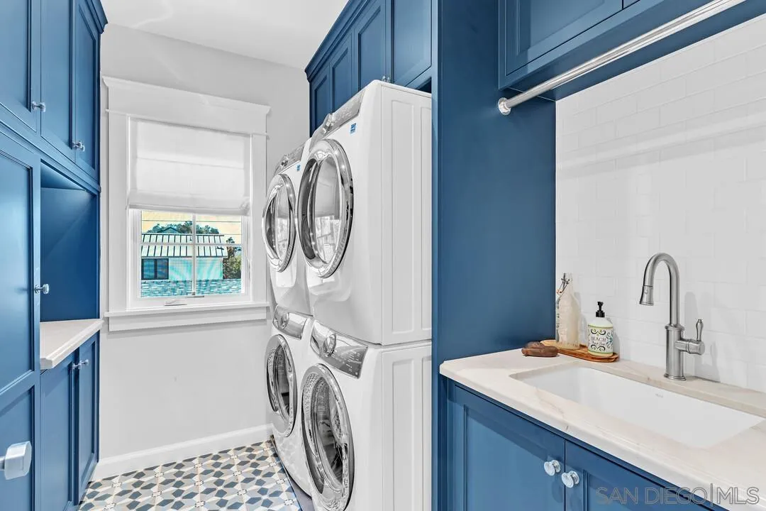 Coronado, California 92118, United States, 5 Bedrooms Bedrooms, ,5 BathroomsBathrooms,Residential,Pending,88080