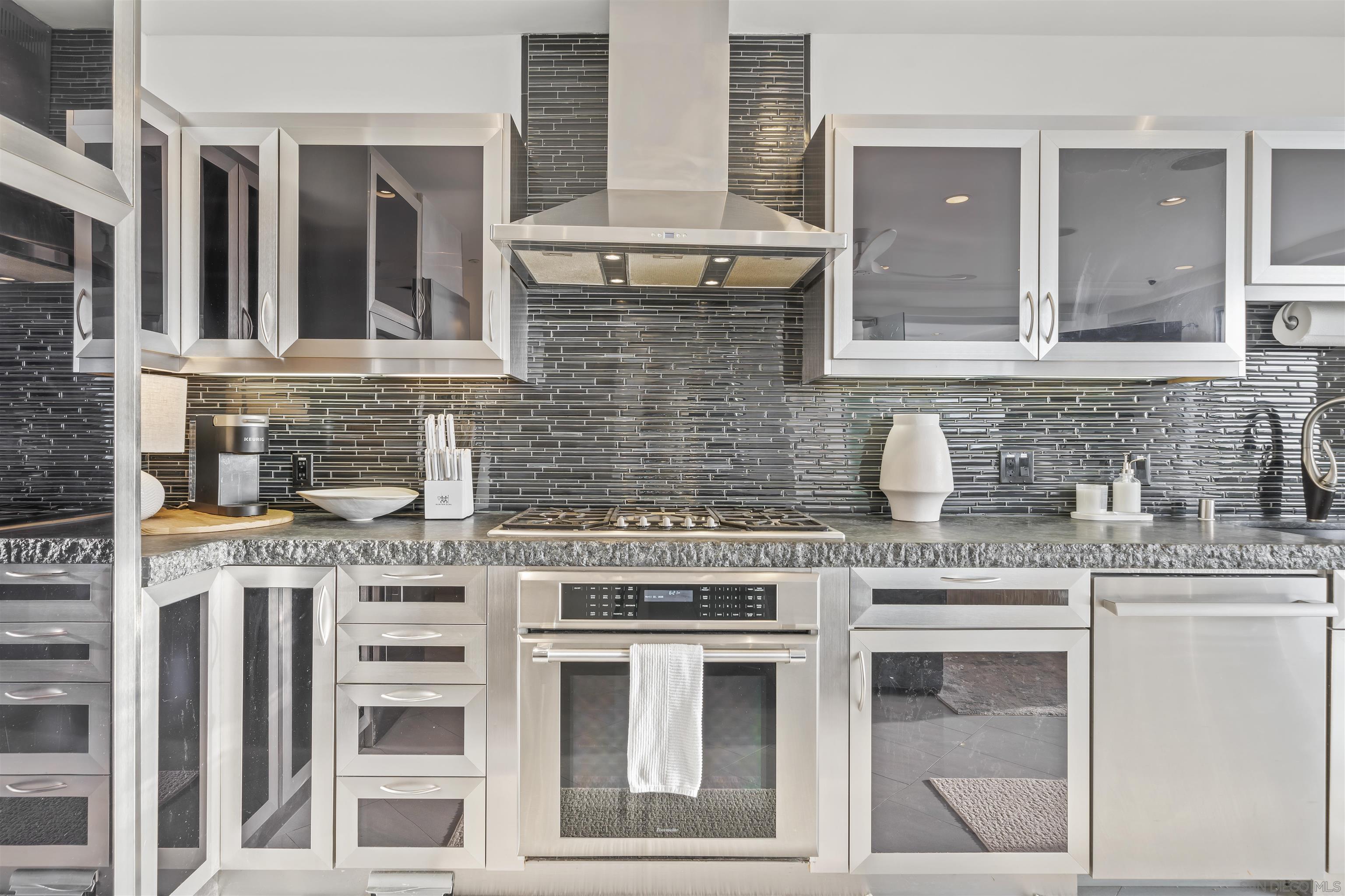 2999  Ocean Front Walk  1