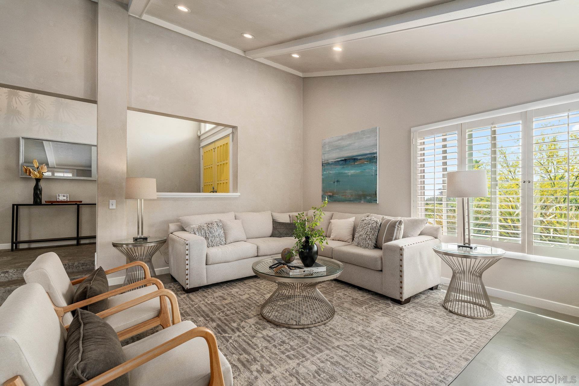 3213 Avenida Hacienda