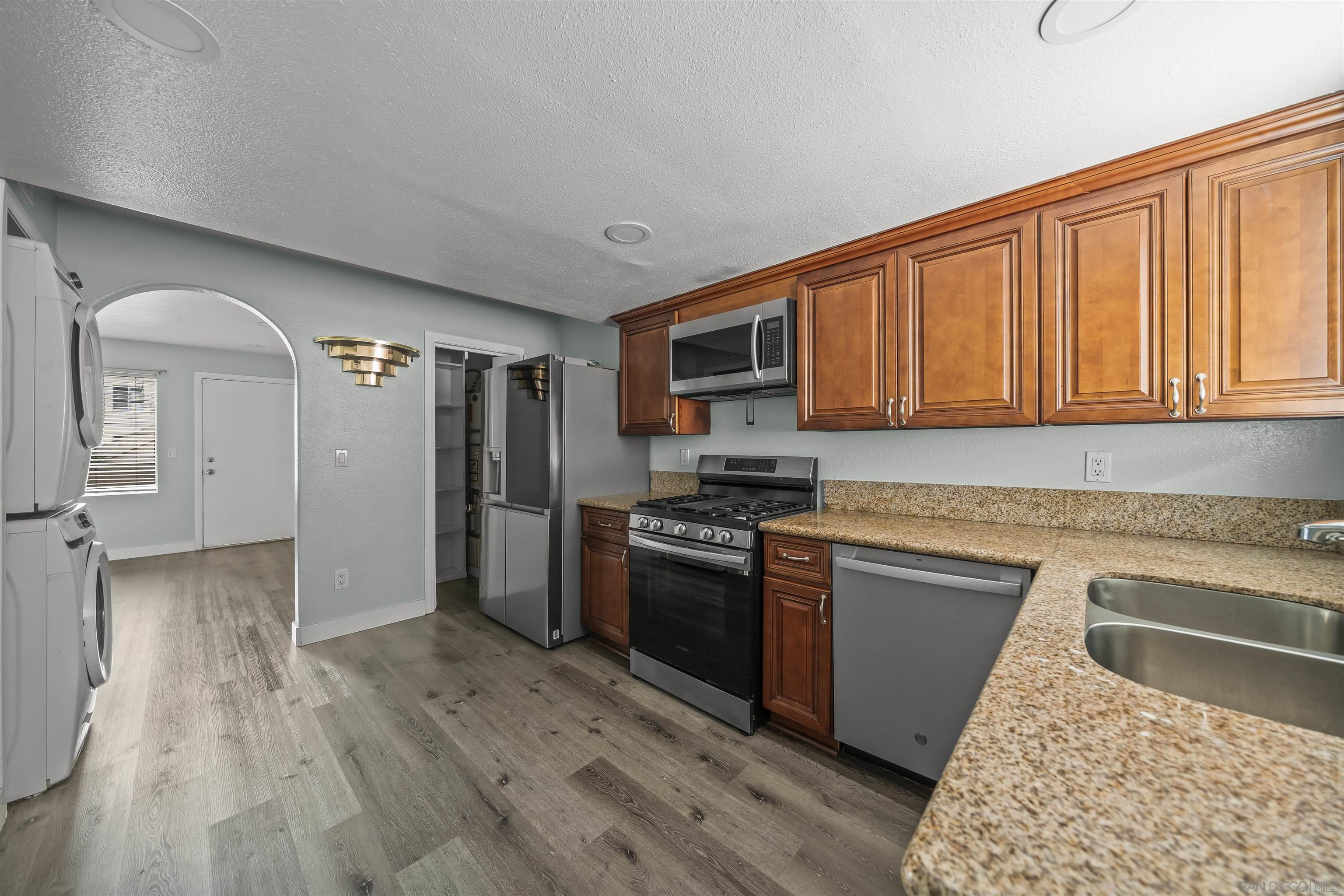 368 Vance St 3-C