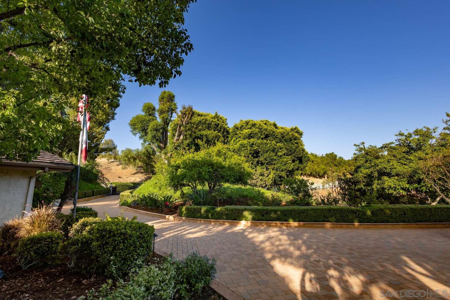 5553 Scenic View Dr