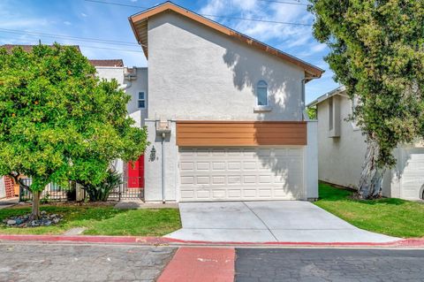 2370  Caminito Afuera San Diego CA 92107