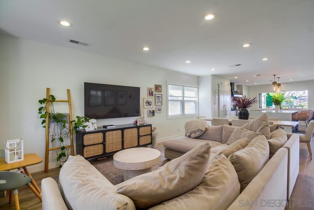 3326 Wisteria Dr