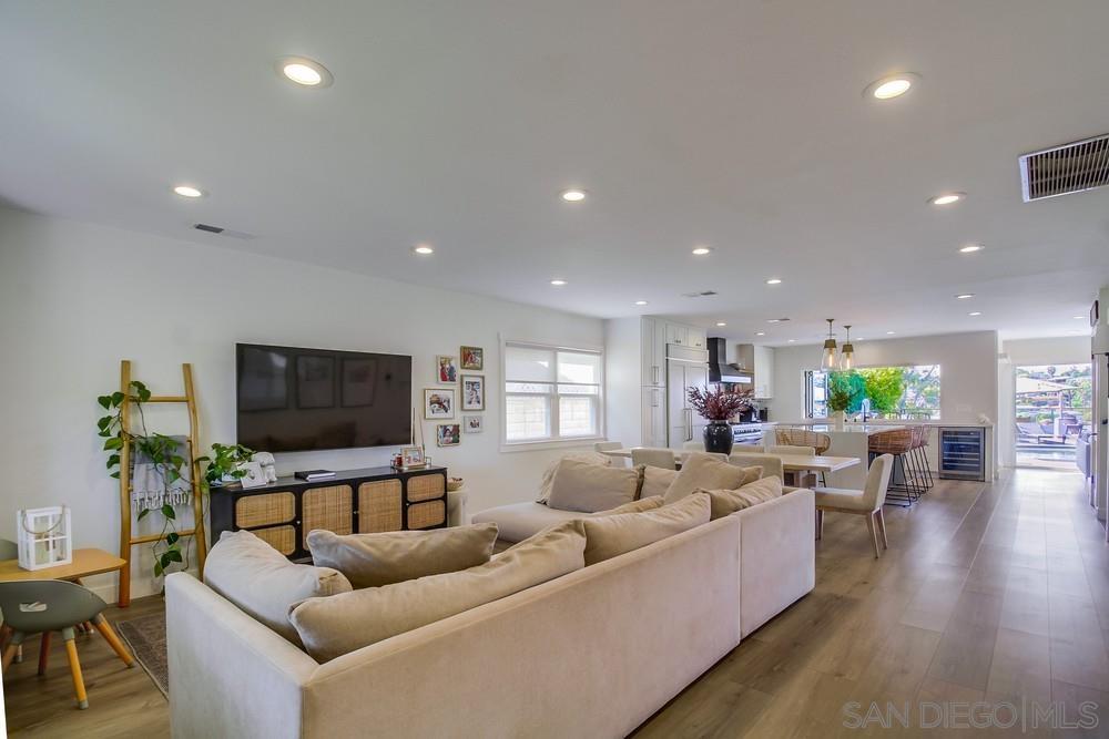 3326 Wisteria Dr