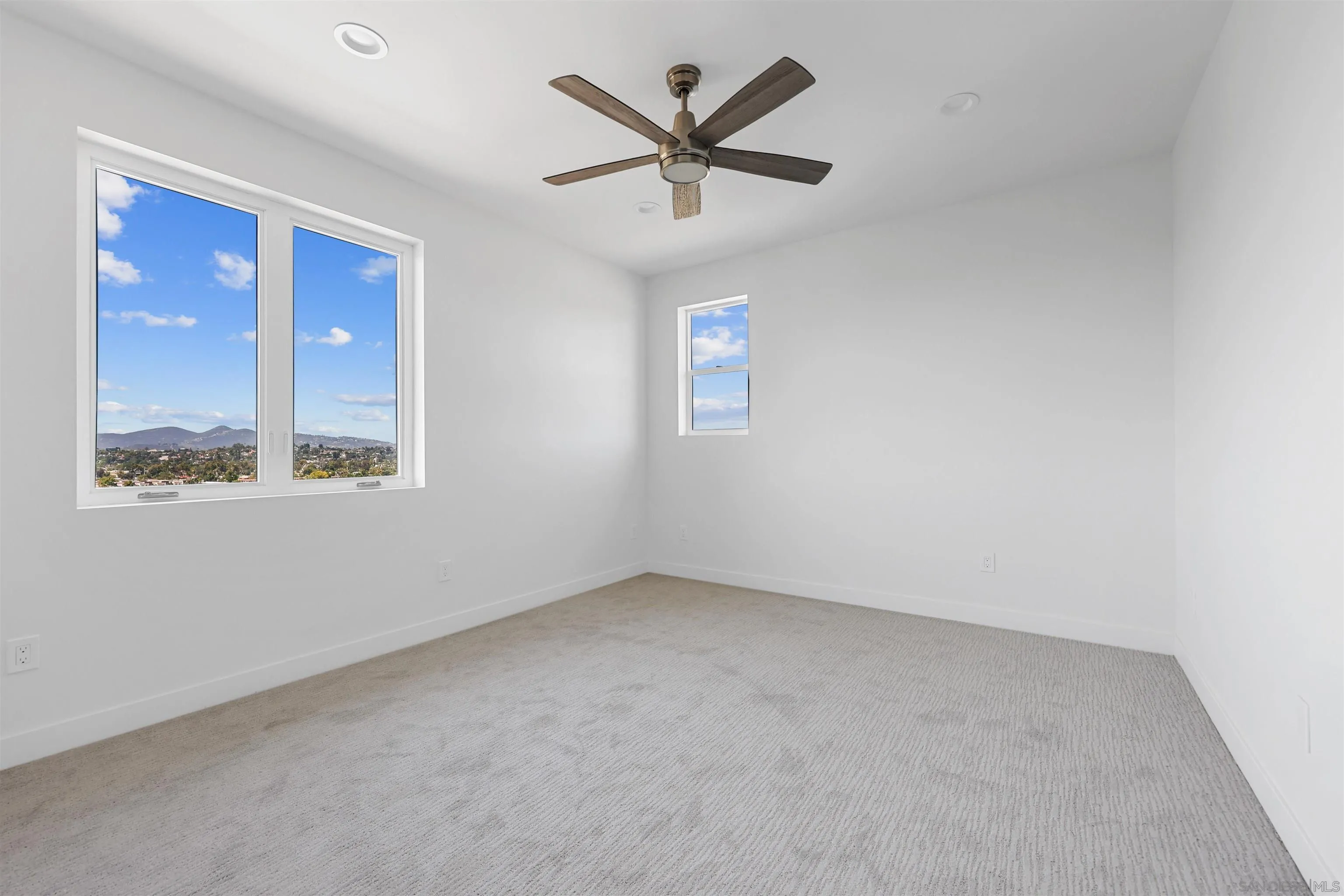 Escondido, California 92025, United States, 5 Bedrooms Bedrooms, ,5 BathroomsBathrooms,Residential,Active,67310