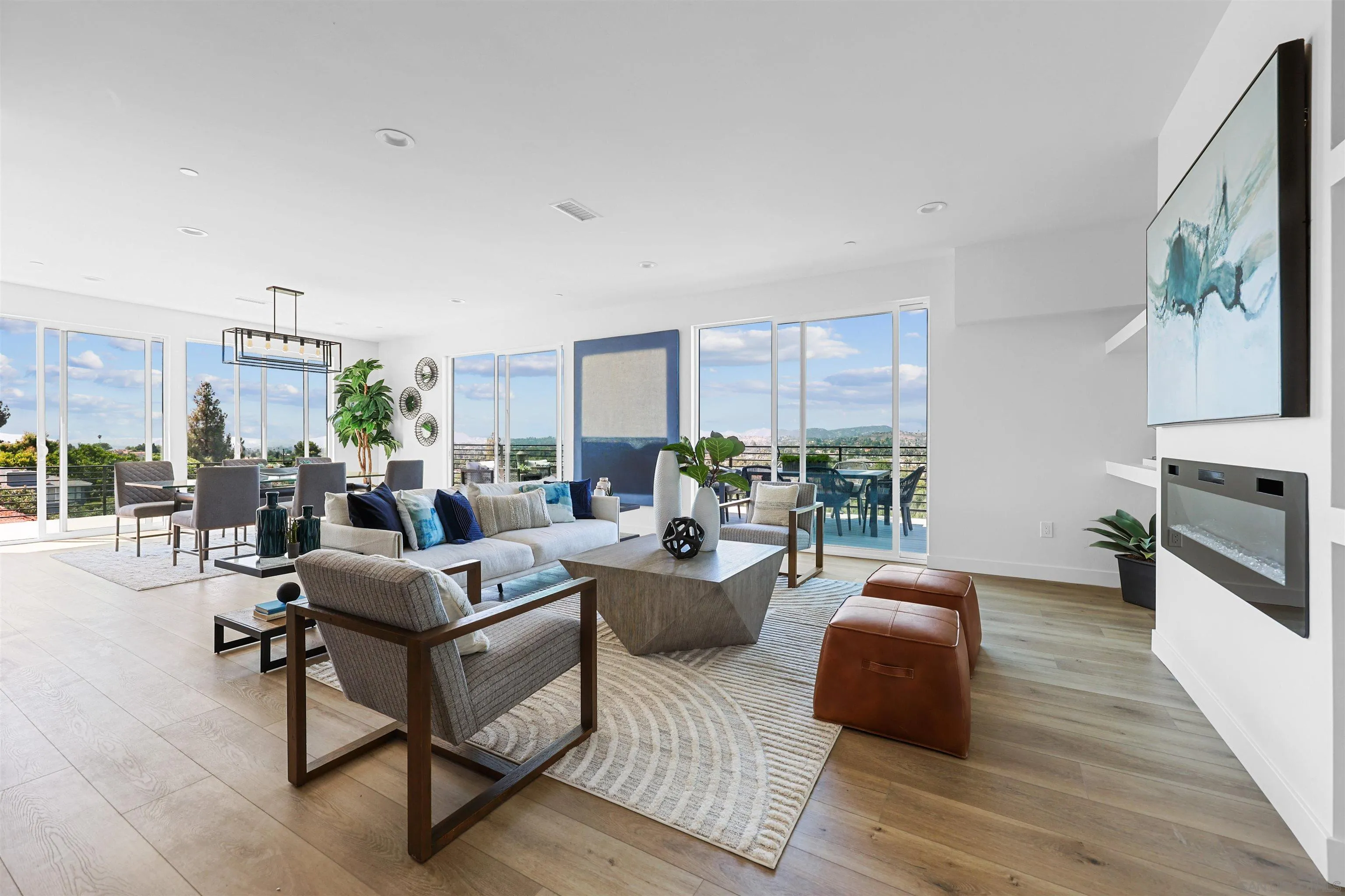 Escondido, California 92025, United States, 5 Bedrooms Bedrooms, ,5 BathroomsBathrooms,Residential,Active,67310