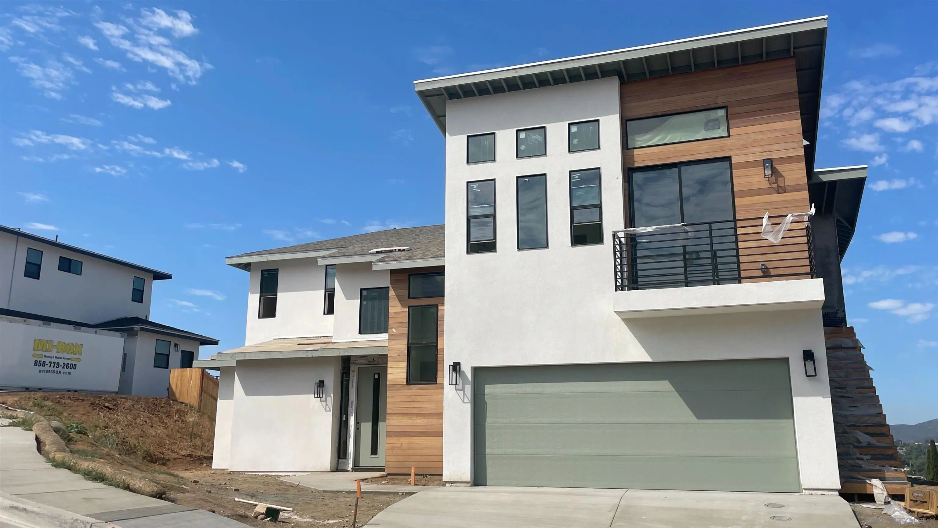 Escondido, California 92025, United States, 5 Bedrooms Bedrooms, ,5 BathroomsBathrooms,Residential,Active,67310