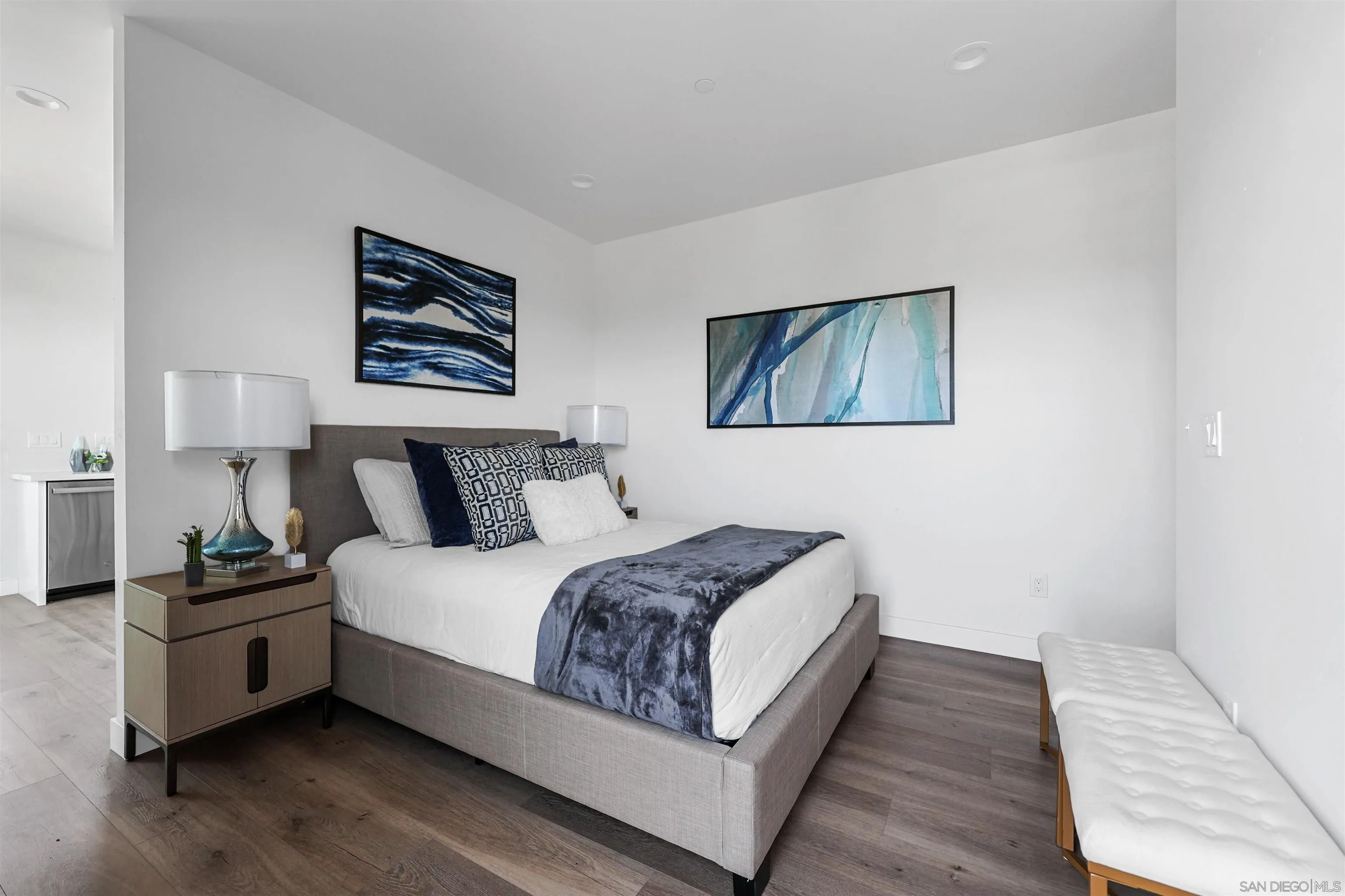 Escondido, California 92025, United States, 5 Bedrooms Bedrooms, ,5 BathroomsBathrooms,Residential,Active,67310