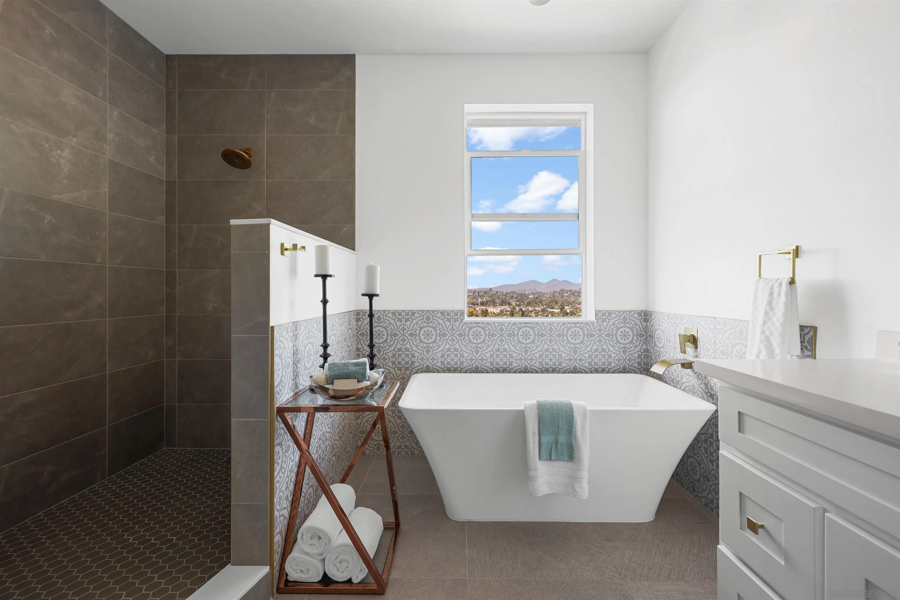 Escondido, California 92025, United States, 5 Bedrooms Bedrooms, ,5 BathroomsBathrooms,Residential,Active,67310