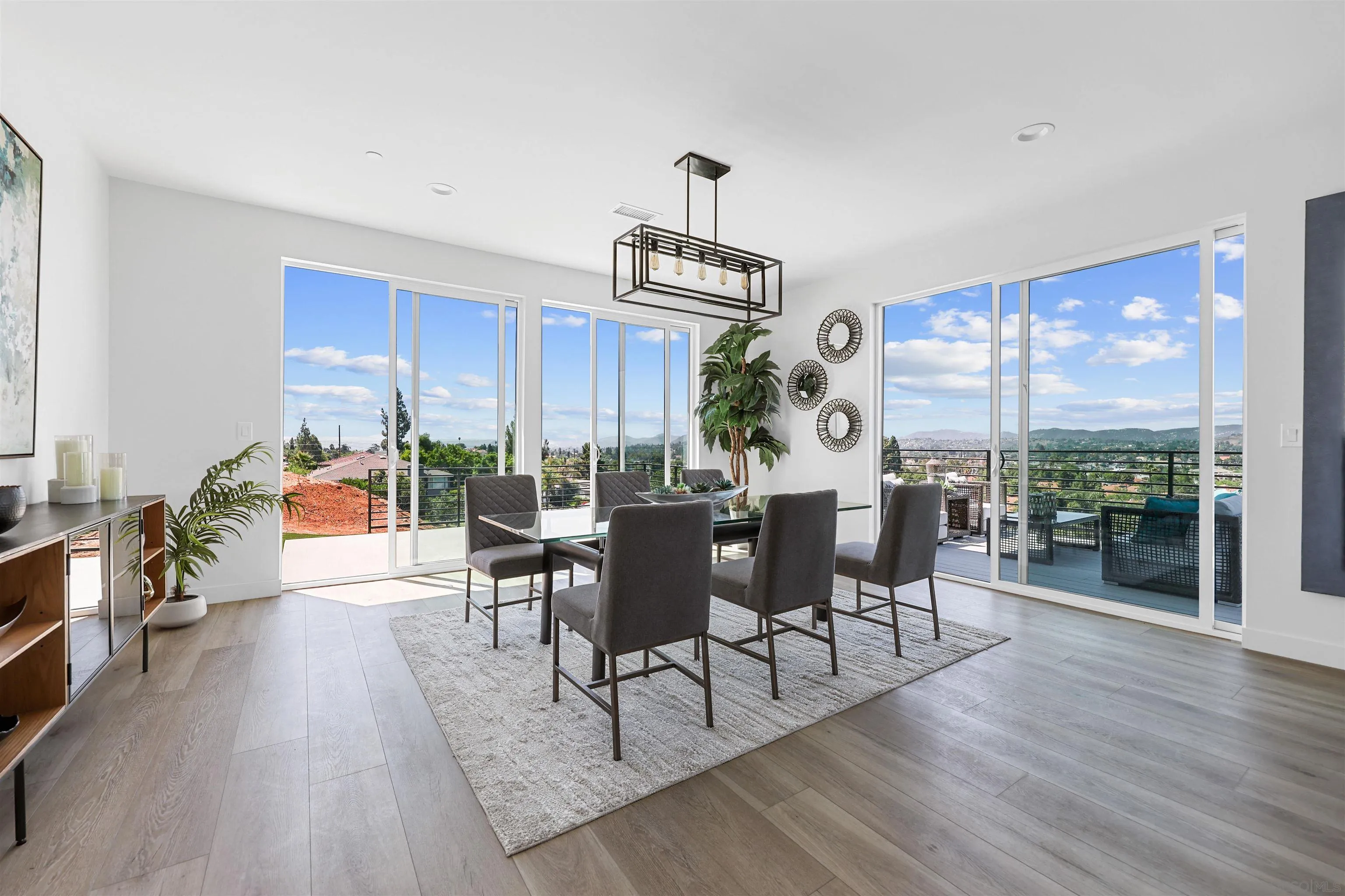 Escondido, California 92025, United States, 5 Bedrooms Bedrooms, ,5 BathroomsBathrooms,Residential,Active,67310