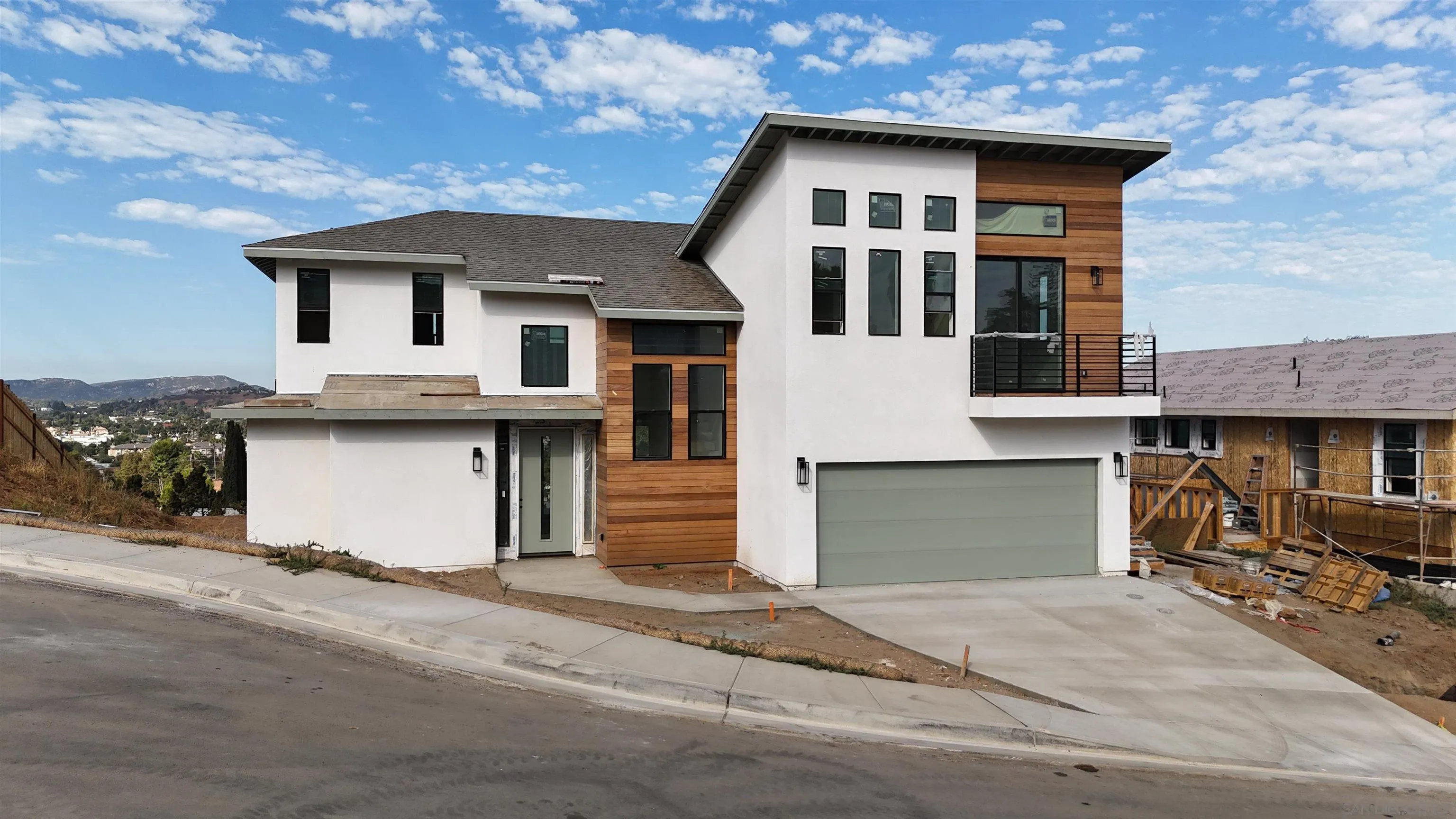 Escondido, California 92025, United States, 5 Bedrooms Bedrooms, ,5 BathroomsBathrooms,Residential,Active,67310