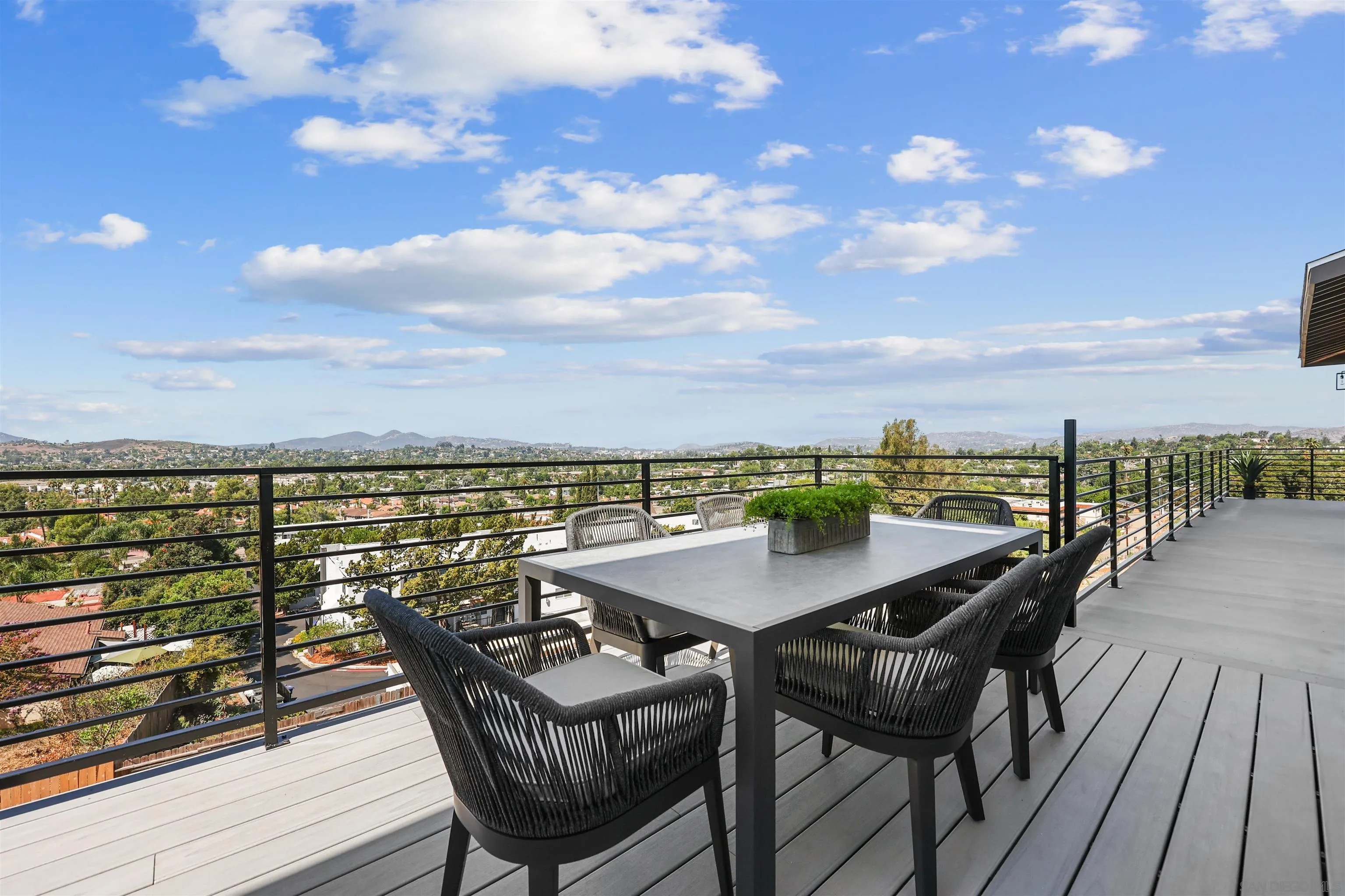 Escondido, California 92025, United States, 5 Bedrooms Bedrooms, ,5 BathroomsBathrooms,Residential,Active,67310