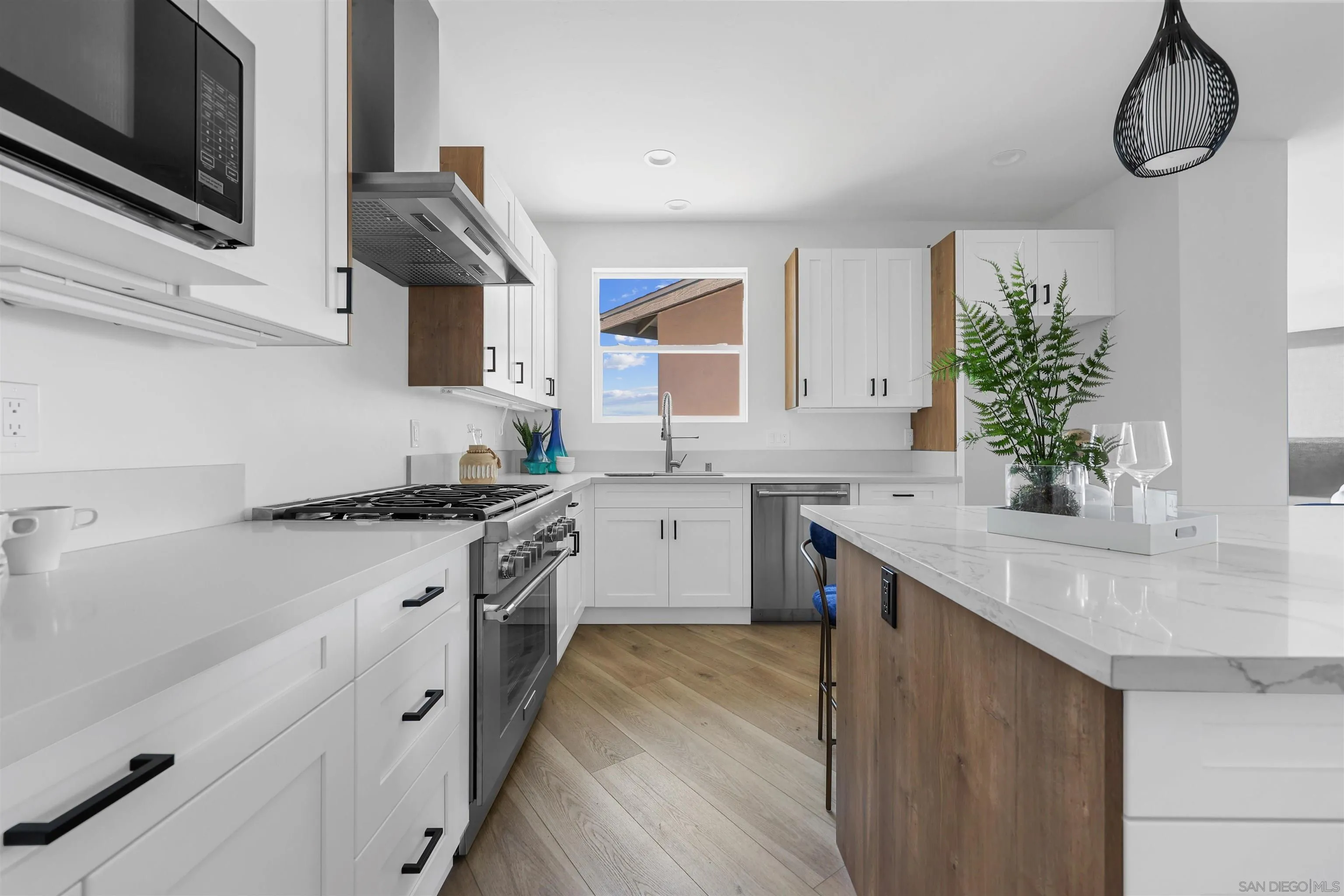 Escondido, California 92025, United States, 5 Bedrooms Bedrooms, ,5 BathroomsBathrooms,Residential,Active,67310