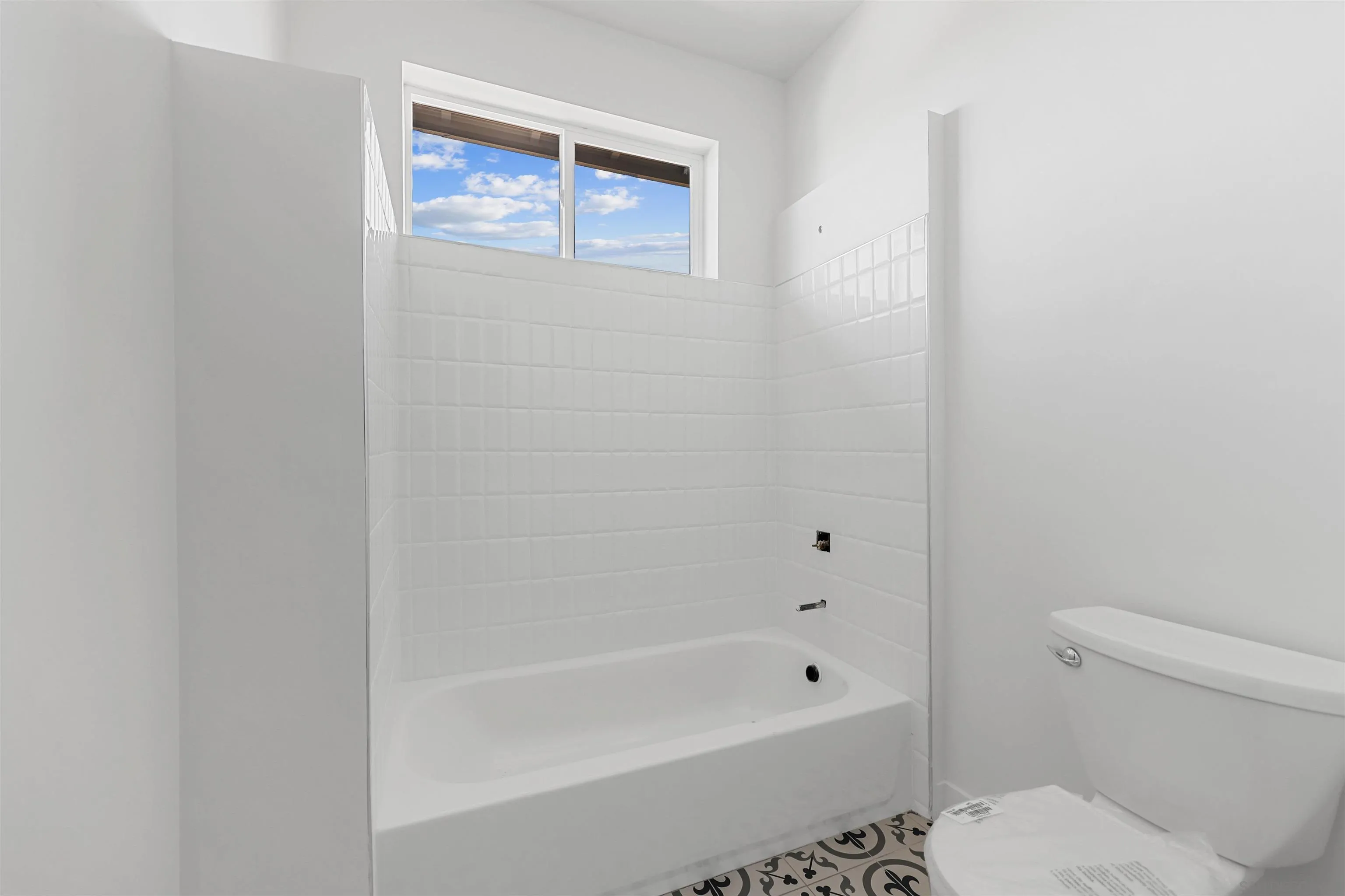 Escondido, California 92025, United States, 5 Bedrooms Bedrooms, ,5 BathroomsBathrooms,Residential,Active,67310