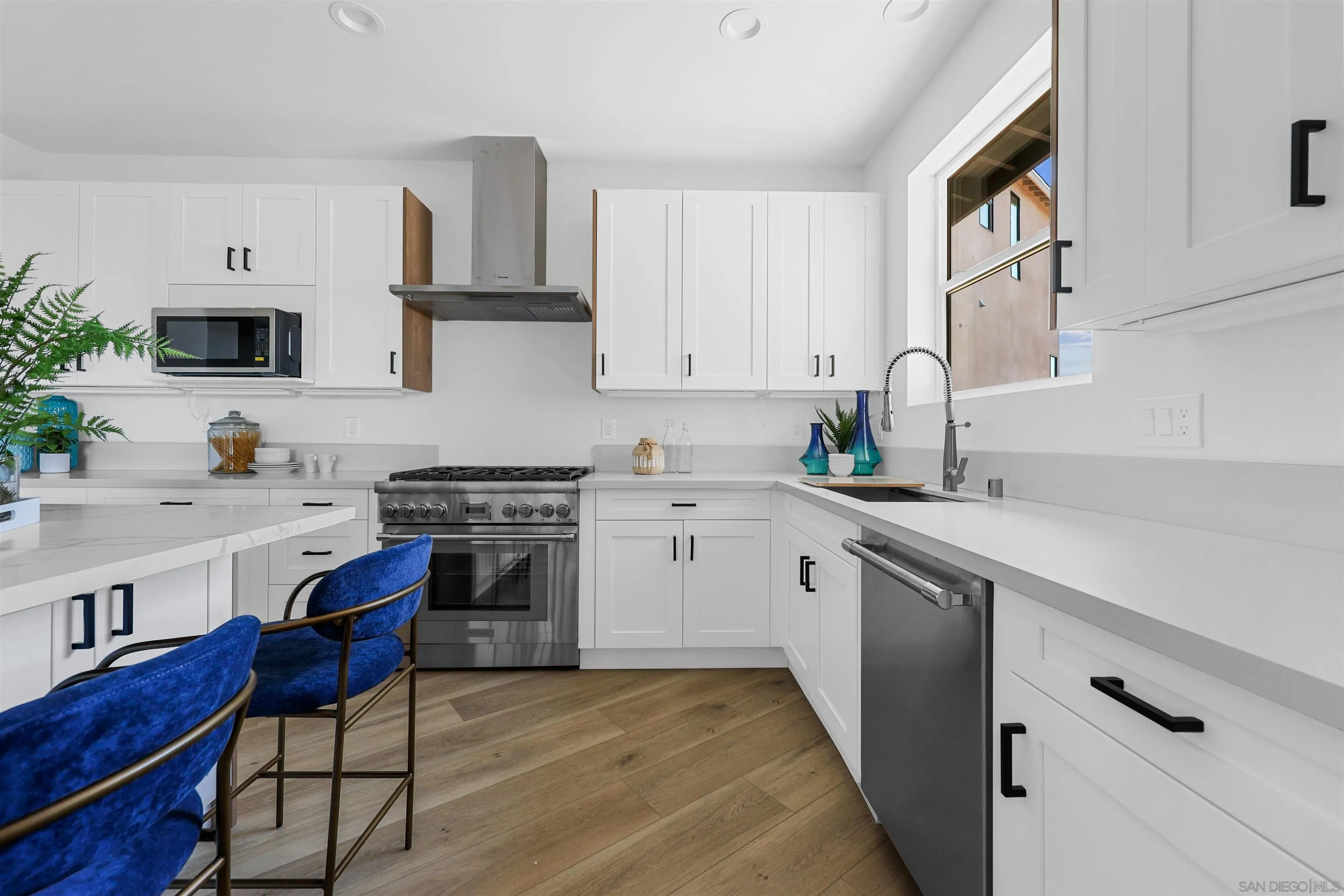 Escondido, California 92025, United States, 5 Bedrooms Bedrooms, ,5 BathroomsBathrooms,Residential,Active,67310