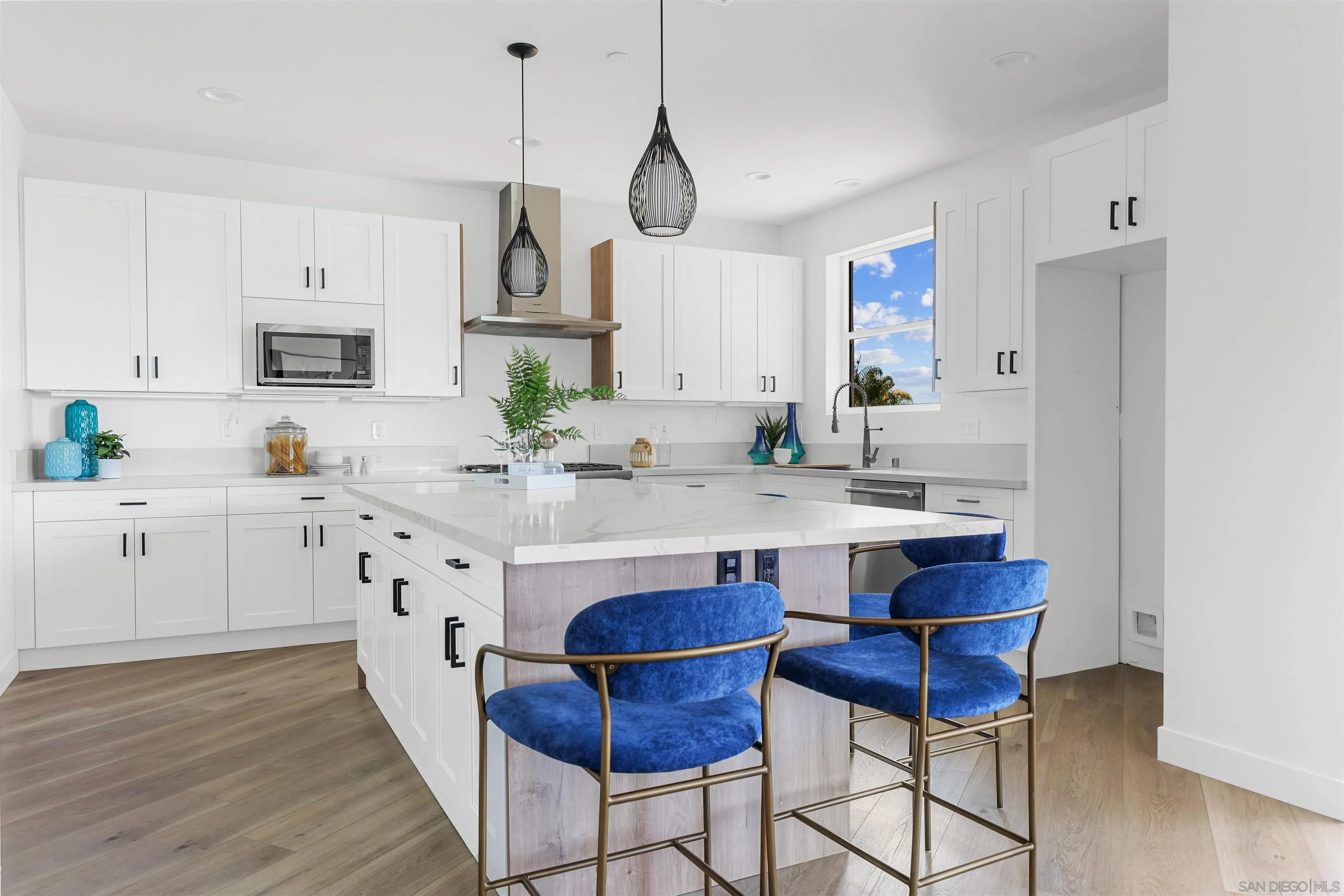 Escondido, California 92025, United States, 5 Bedrooms Bedrooms, ,5 BathroomsBathrooms,Residential,Active,67310