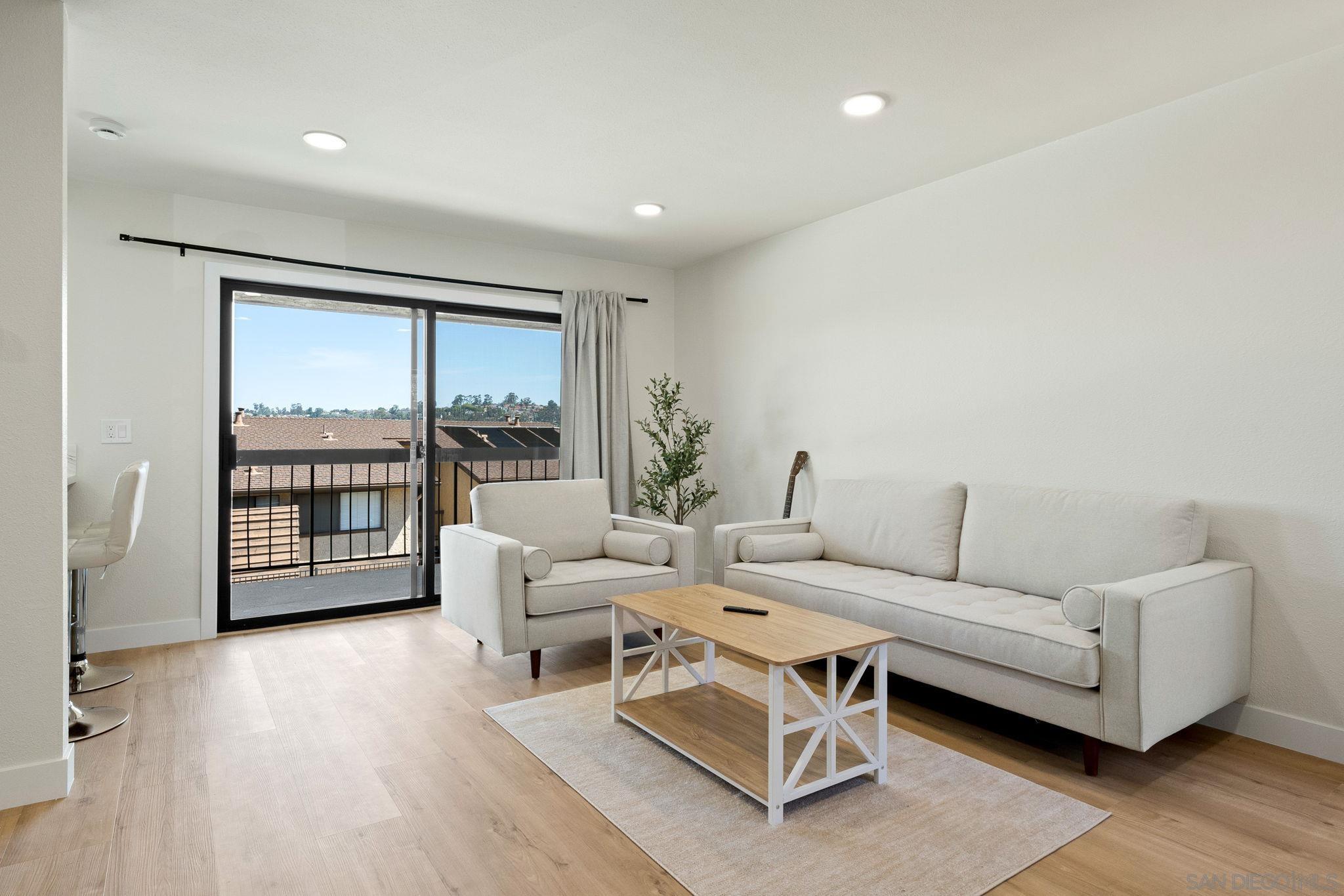 5109 Fontaine St 215