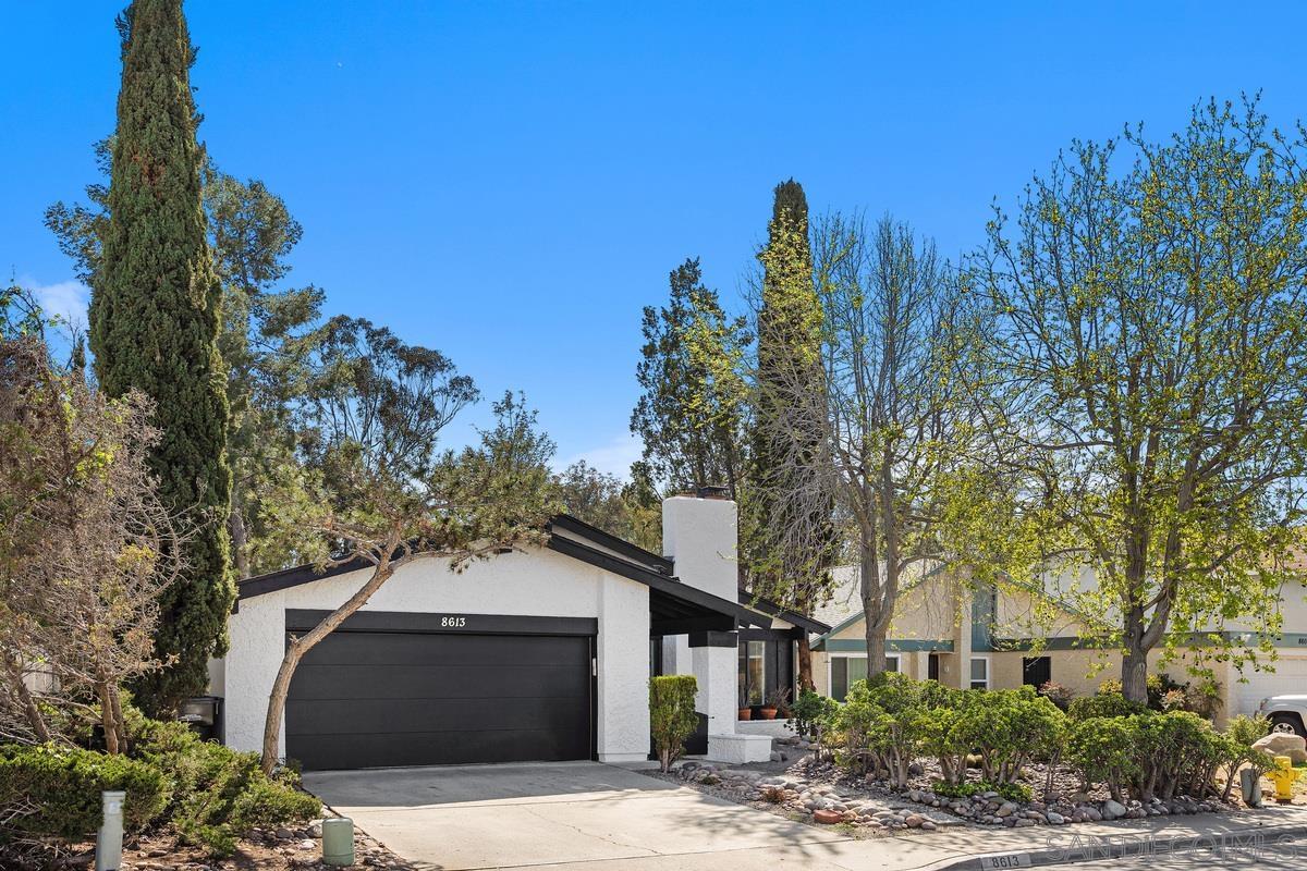 8613 Hydra Ln