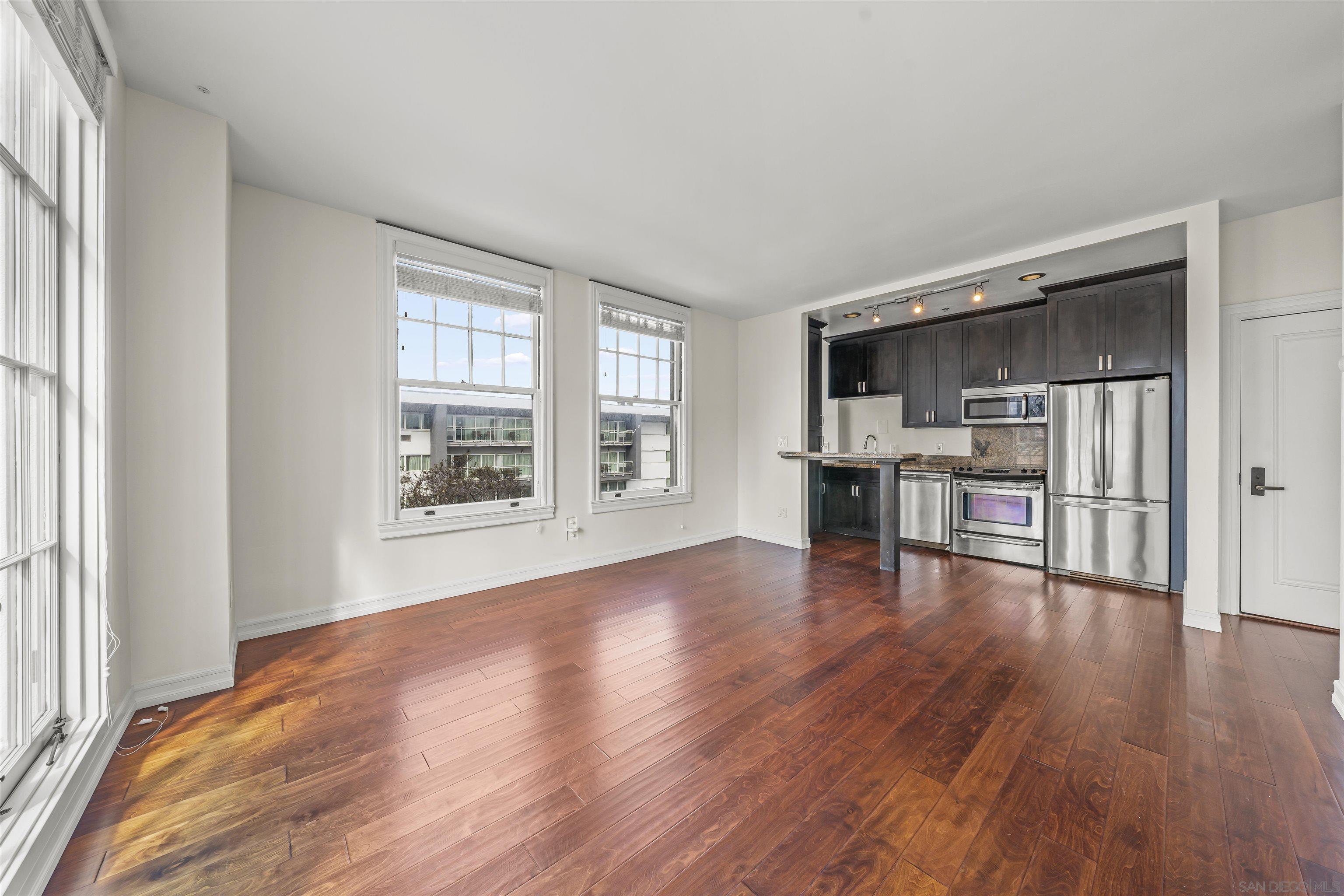 702 Ash St 202
