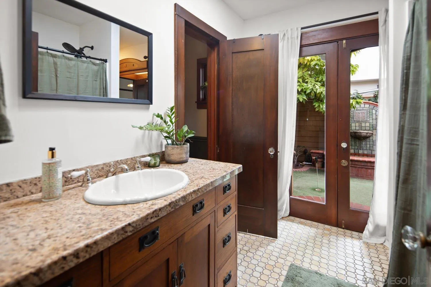 Coronado, California 92118, United States, 6 Bedrooms Bedrooms, ,4 BathroomsBathrooms,Residential,Pending,83919