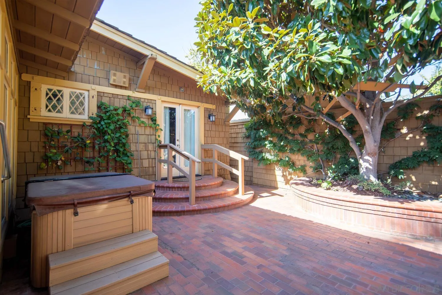 Coronado, California 92118, United States, 6 Bedrooms Bedrooms, ,4 BathroomsBathrooms,Residential,Pending,83919