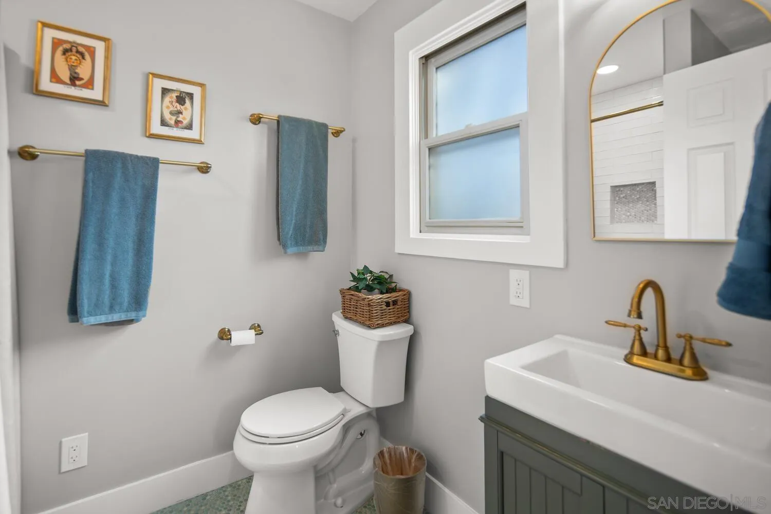 Coronado, California 92118, United States, 6 Bedrooms Bedrooms, ,4 BathroomsBathrooms,Residential,Pending,83919