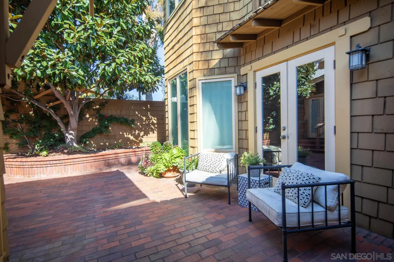 Coronado, California 92118, United States, 6 Bedrooms Bedrooms, ,4 BathroomsBathrooms,Residential,Pending,83919