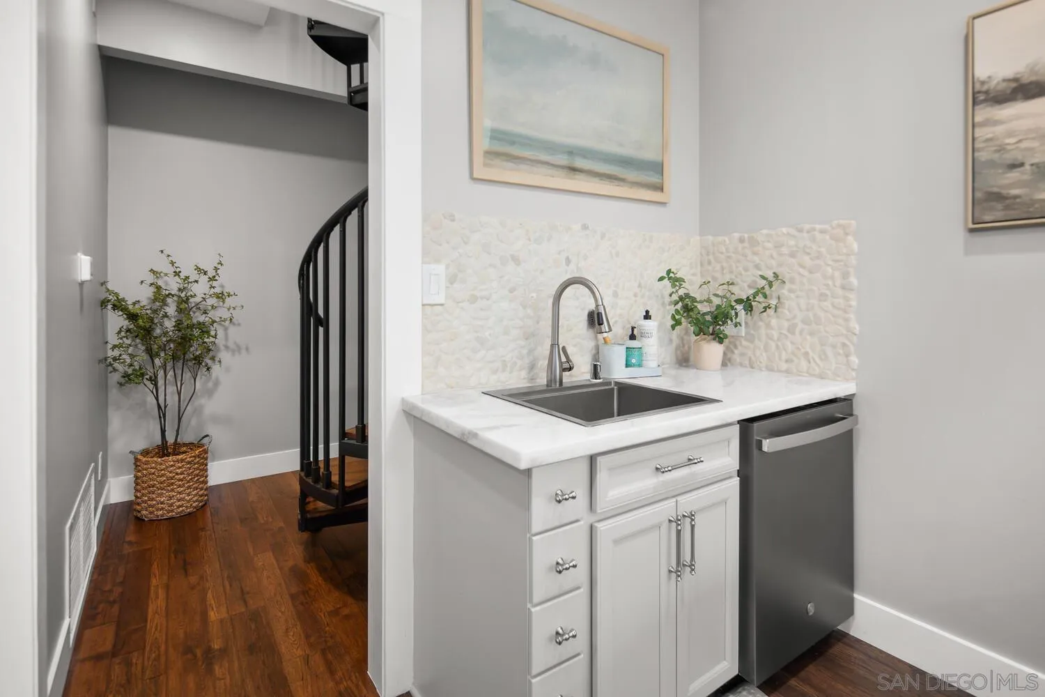 Coronado, California 92118, United States, 6 Bedrooms Bedrooms, ,4 BathroomsBathrooms,Residential,Pending,83919