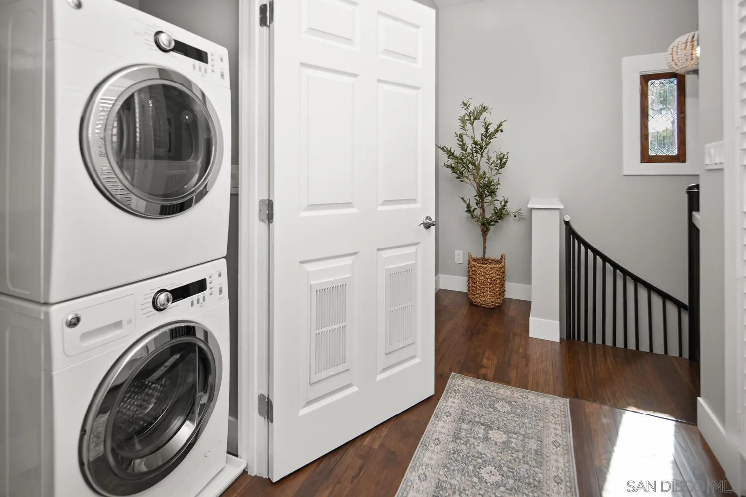 Coronado, California 92118, United States, 6 Bedrooms Bedrooms, ,4 BathroomsBathrooms,Residential,Pending,83919