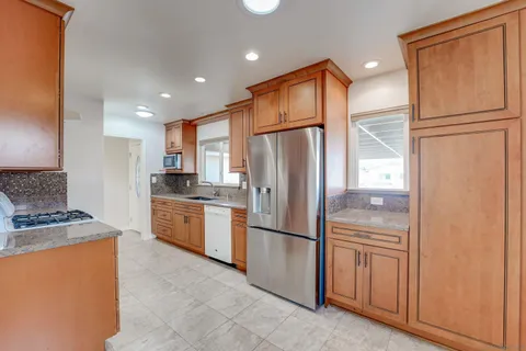 MLS: 250025422