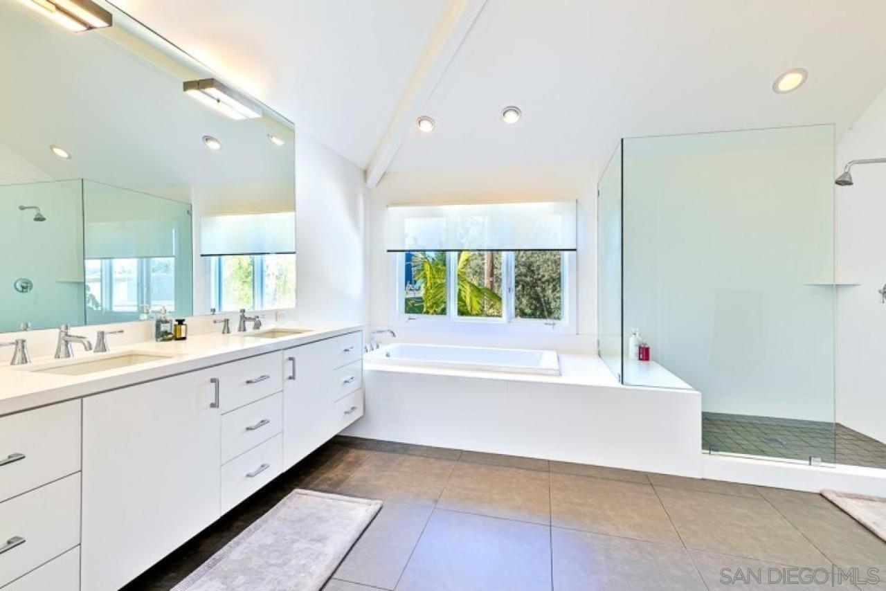 223 Avenue De Monaco