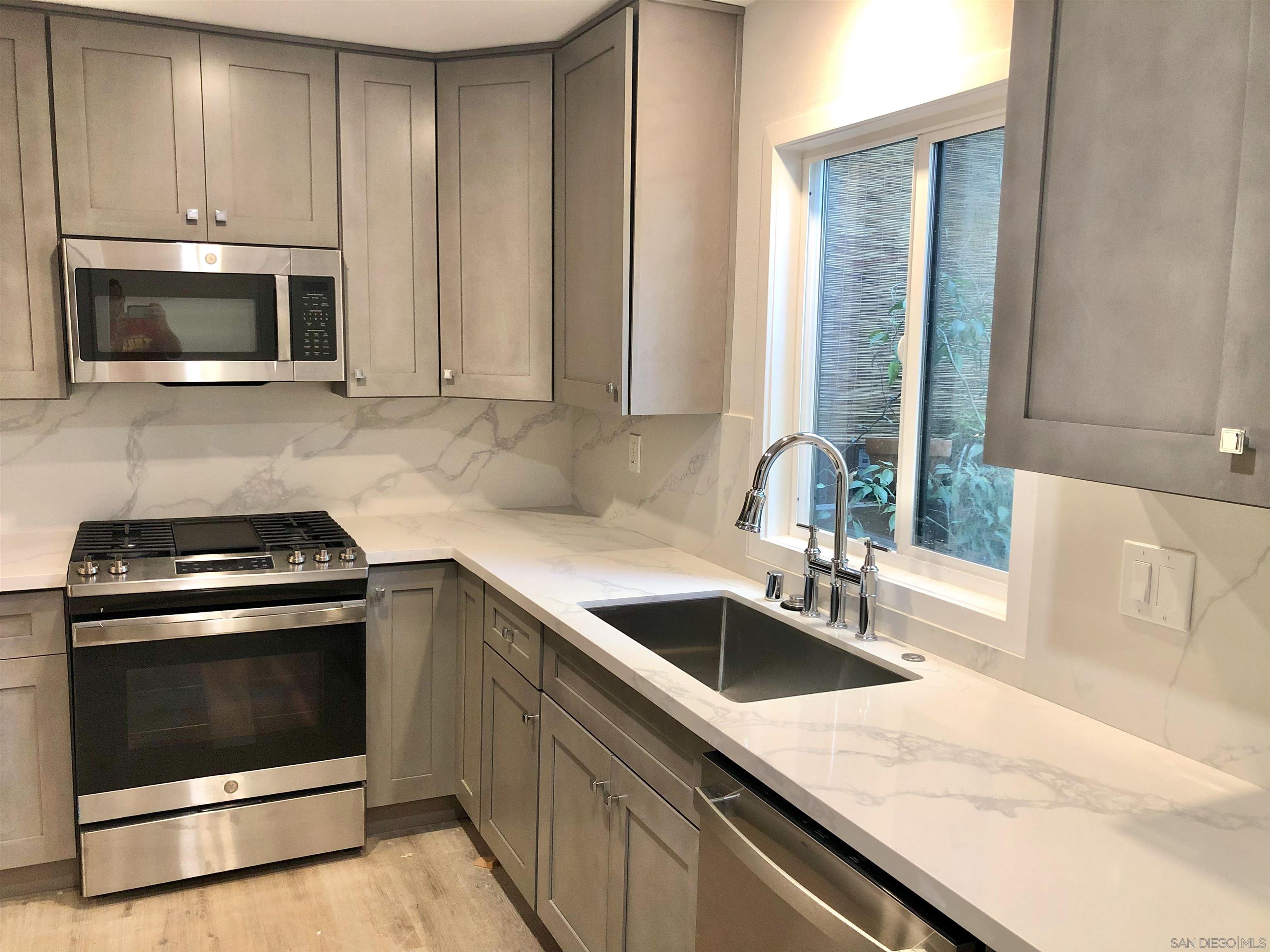 222 N Rose St 209