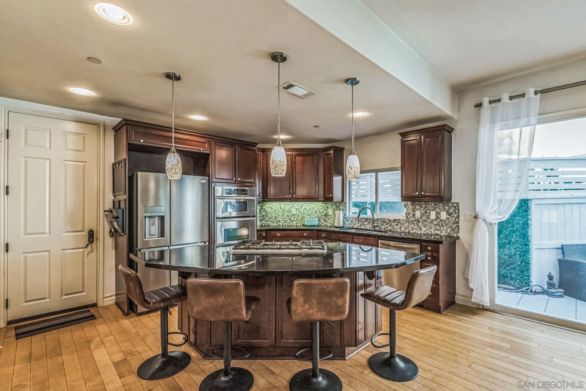 505 N Cedros