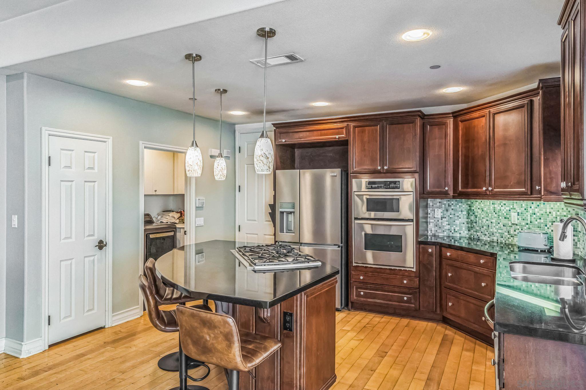 505 N Cedros