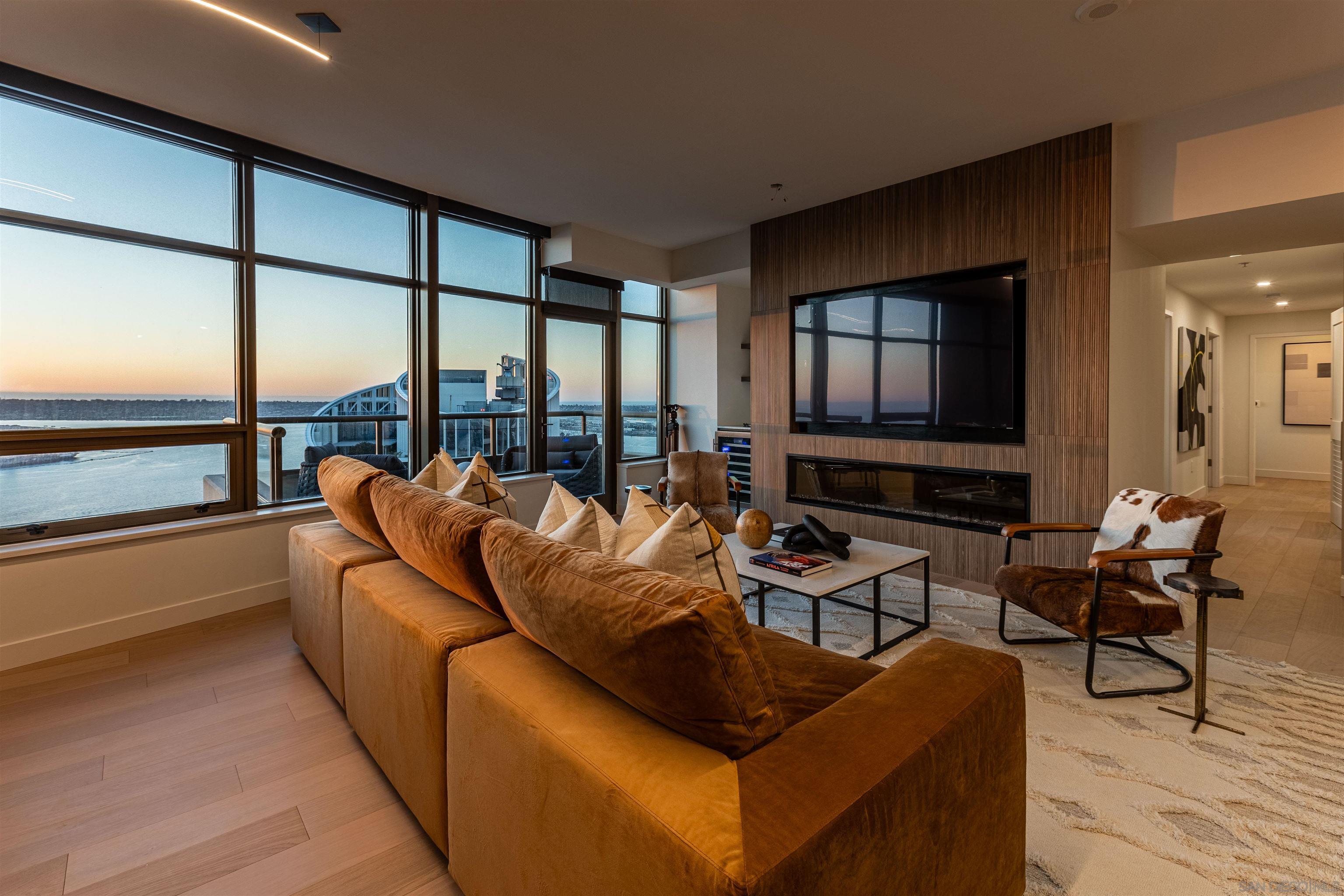 700 W E St 4301