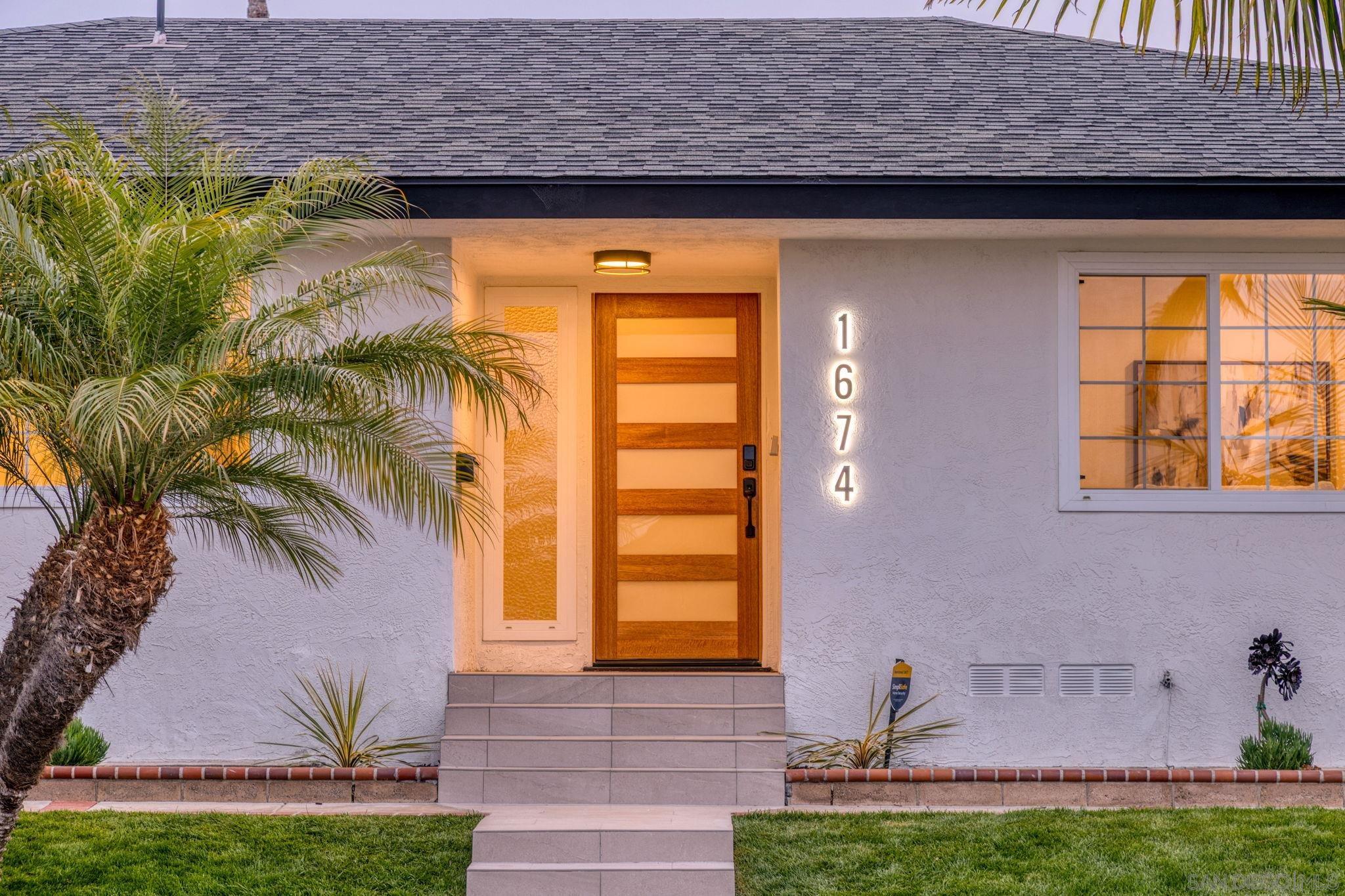 1674  Evergreen Street