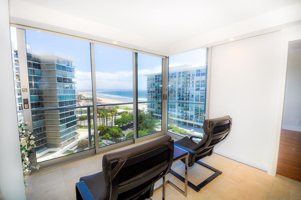 Photo of 1810 Avenida Del Mundo #1009, Coronado, CA 92118 (MLS # 250021090)