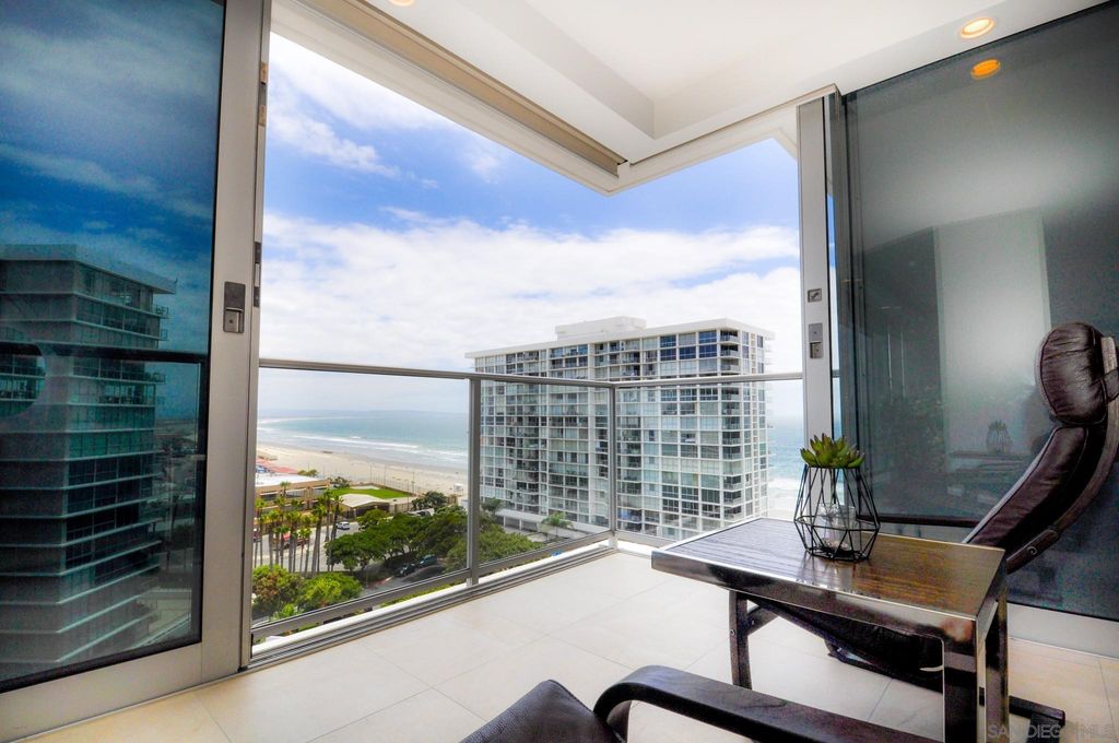 Photo of 1810 Avenida Del Mundo #1009, Coronado, CA 92118 (MLS # 250021090)