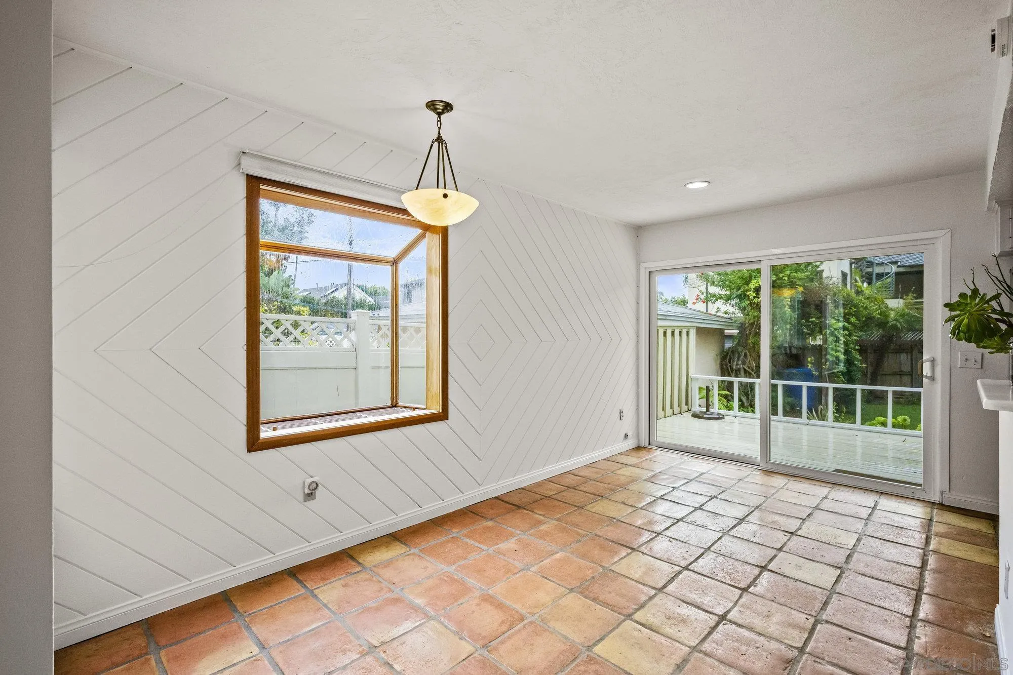 La Jolla, California 92037, United States, 2 Bedrooms Bedrooms, ,2 BathroomsBathrooms,Residential,Active,110985