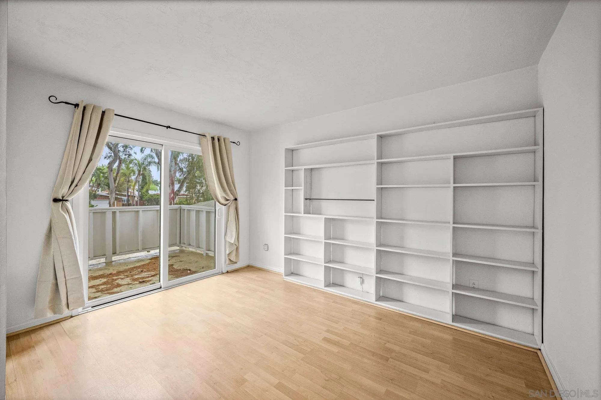 La Jolla, California 92037, United States, 2 Bedrooms Bedrooms, ,2 BathroomsBathrooms,Residential,Active,110985