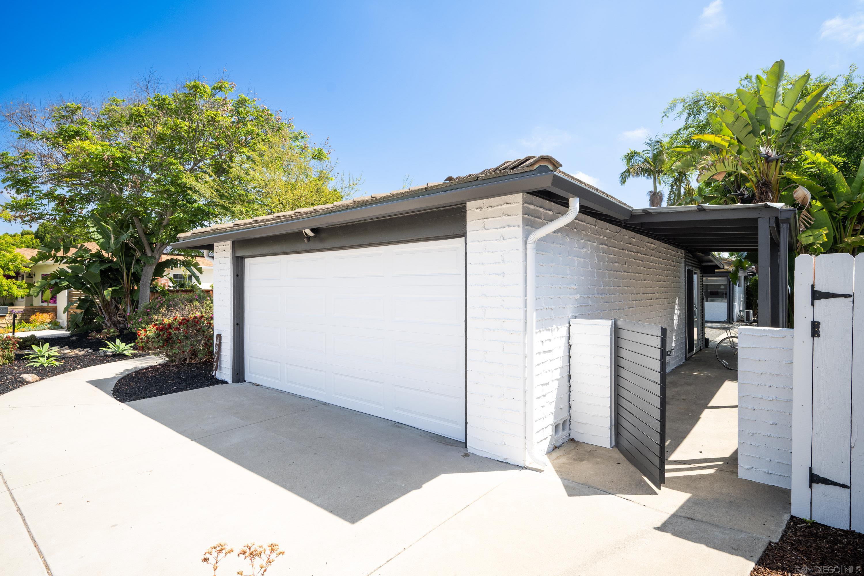 4877 Lorraine Dr