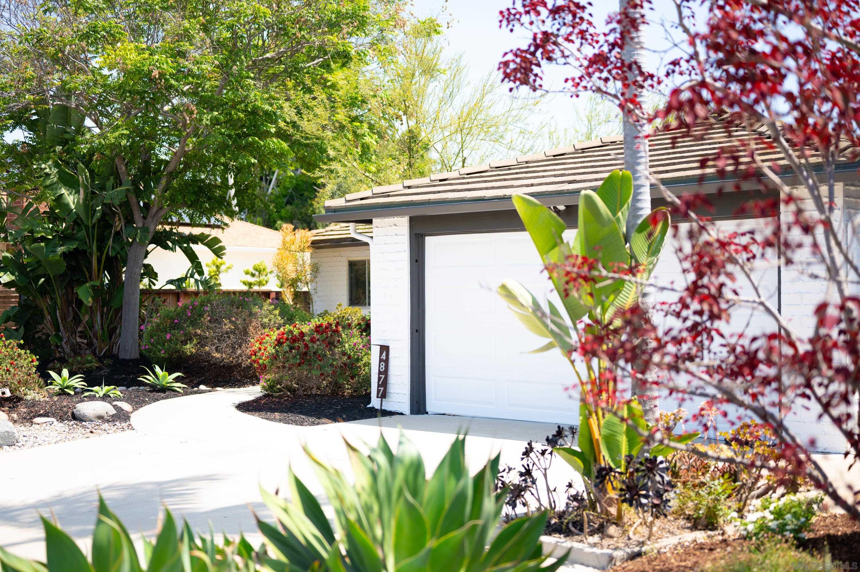 4877 Lorraine Dr