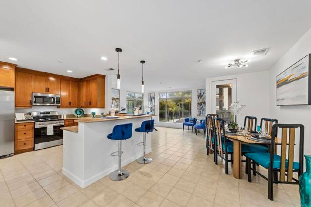 listing image 0