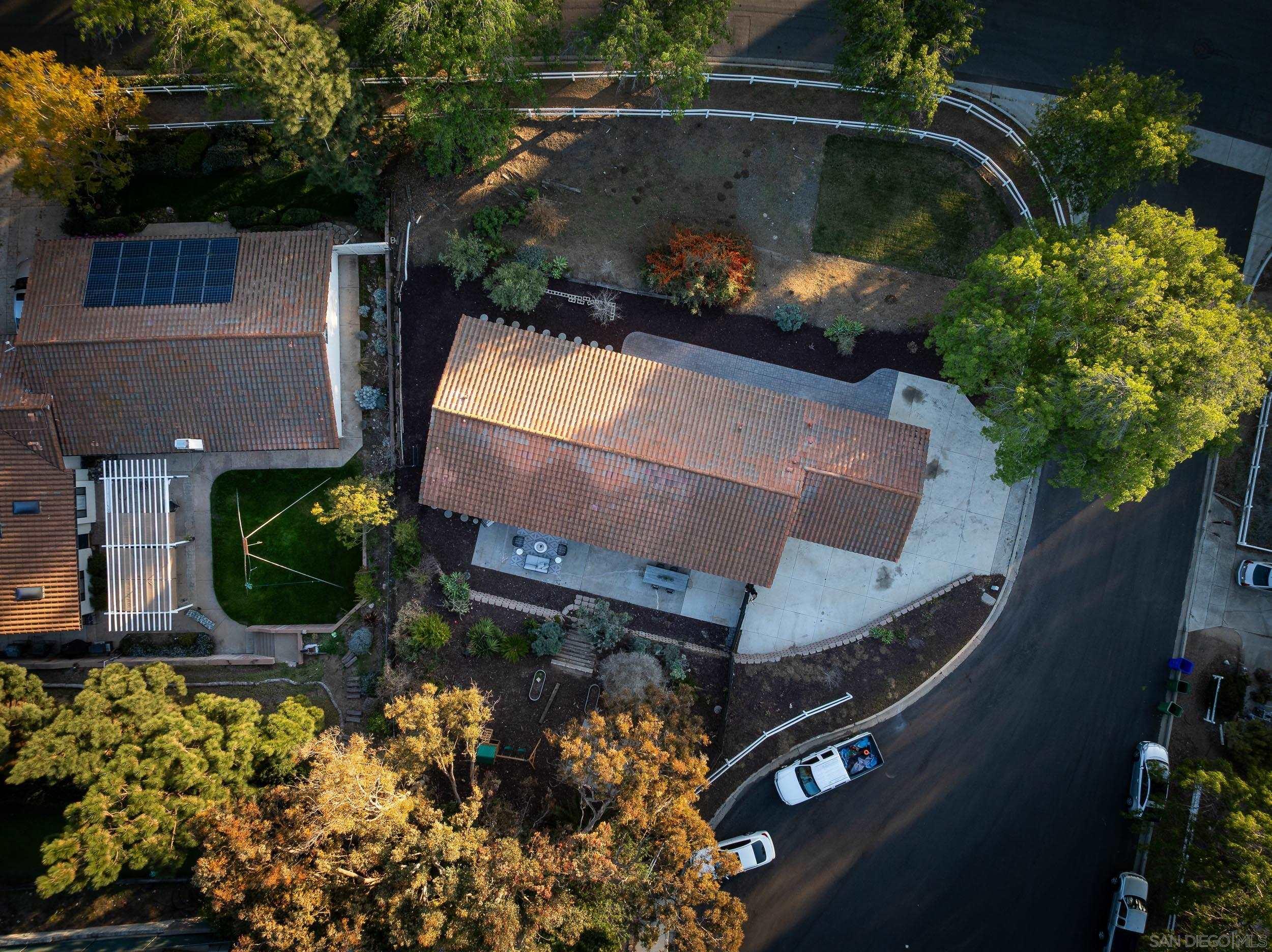 1502 Surrey Ct