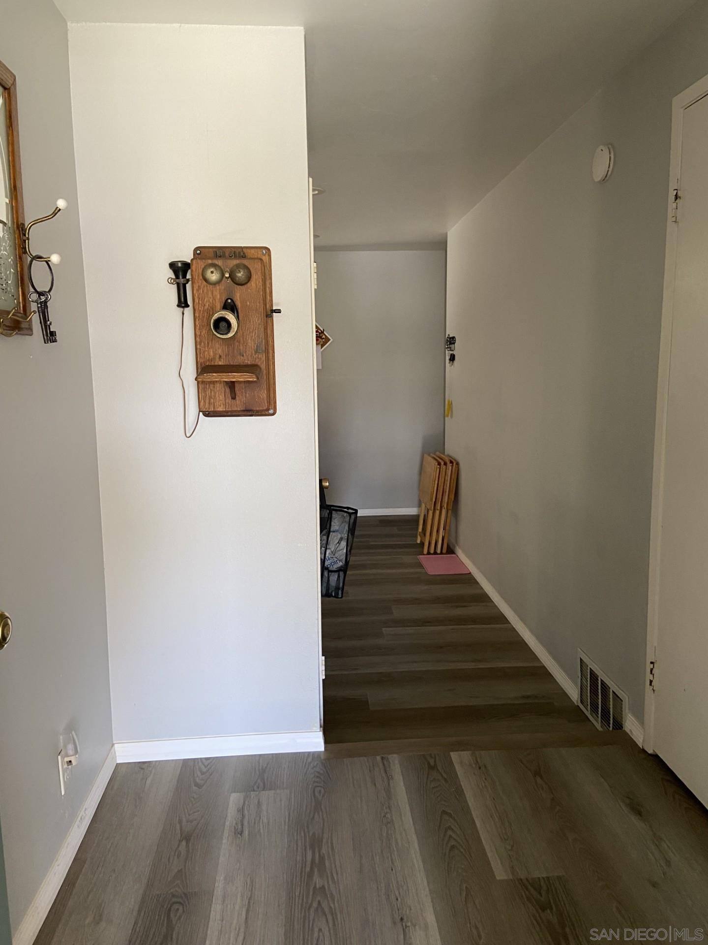 10011 Woodrose Av.