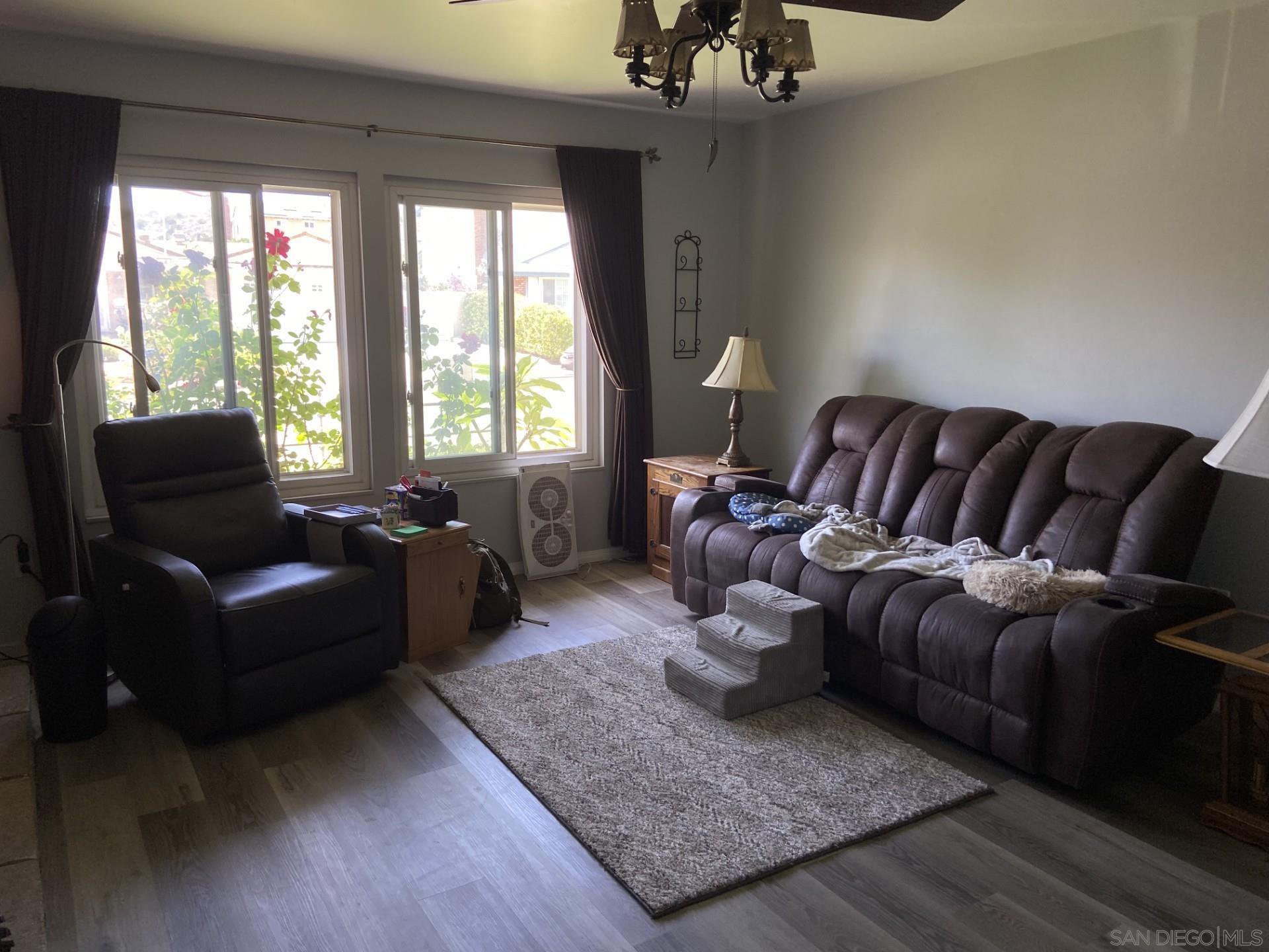 10011 Woodrose Av.