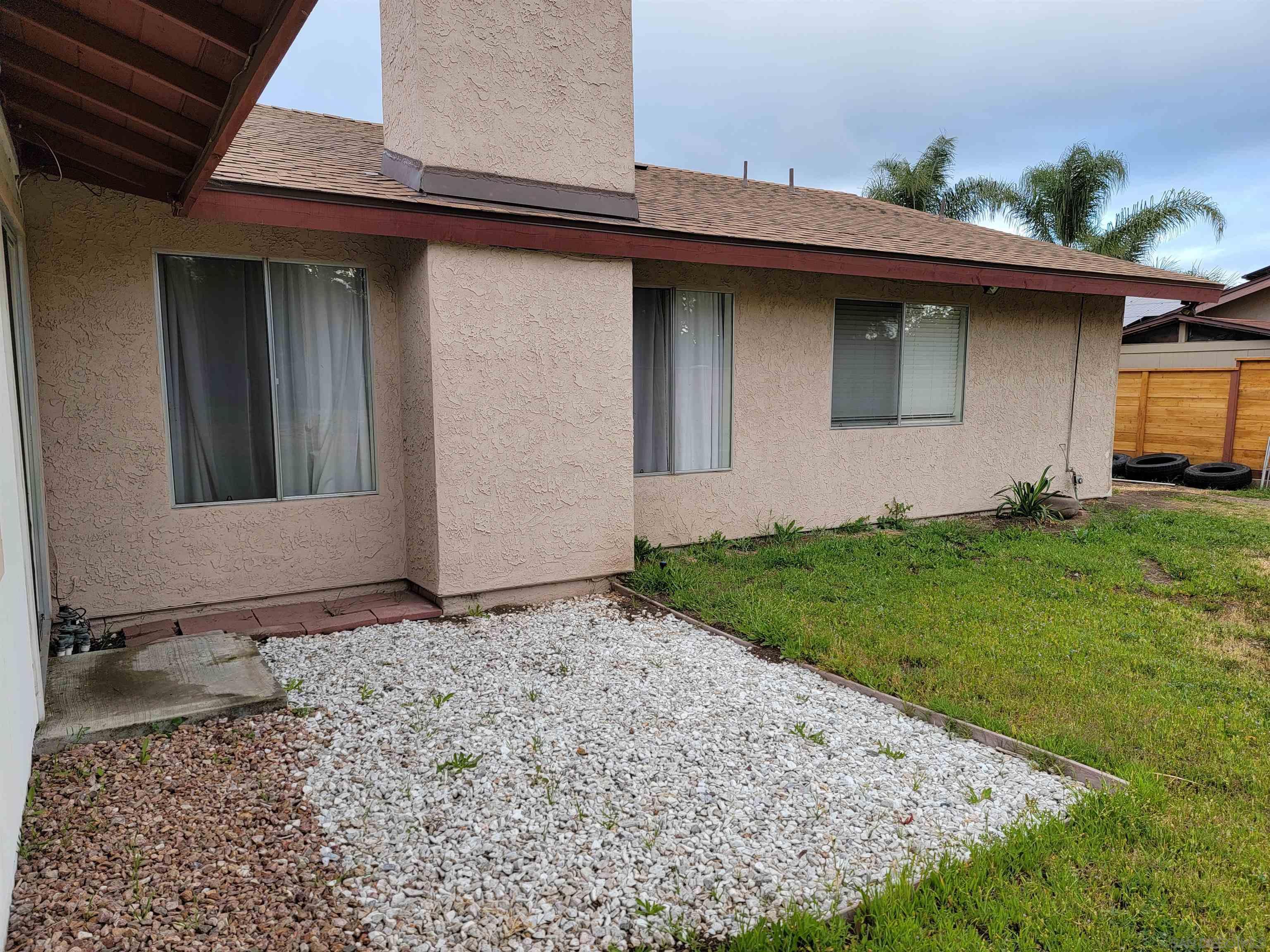 3035 Avenida De Lamar