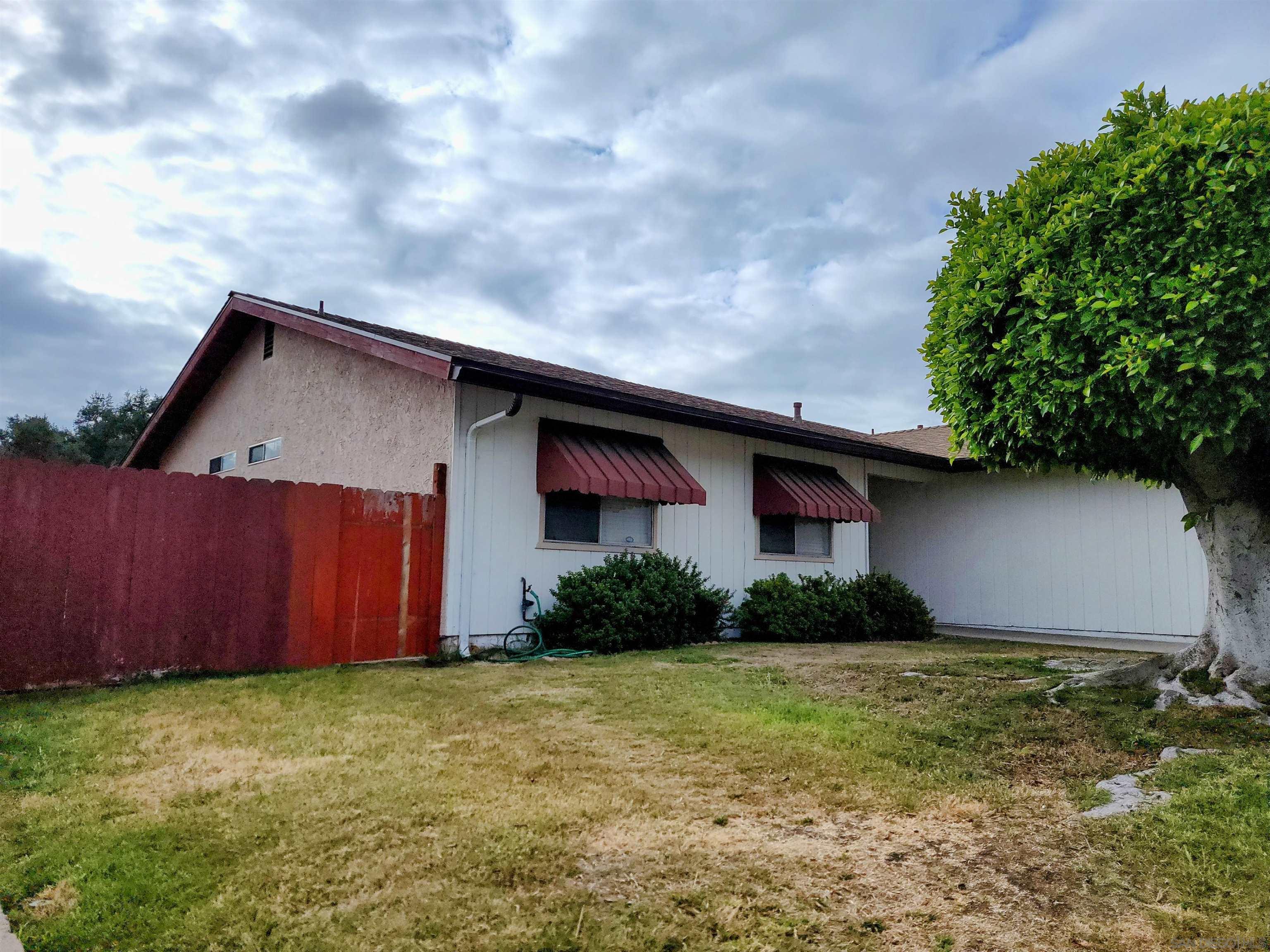 3035 Avenida De Lamar